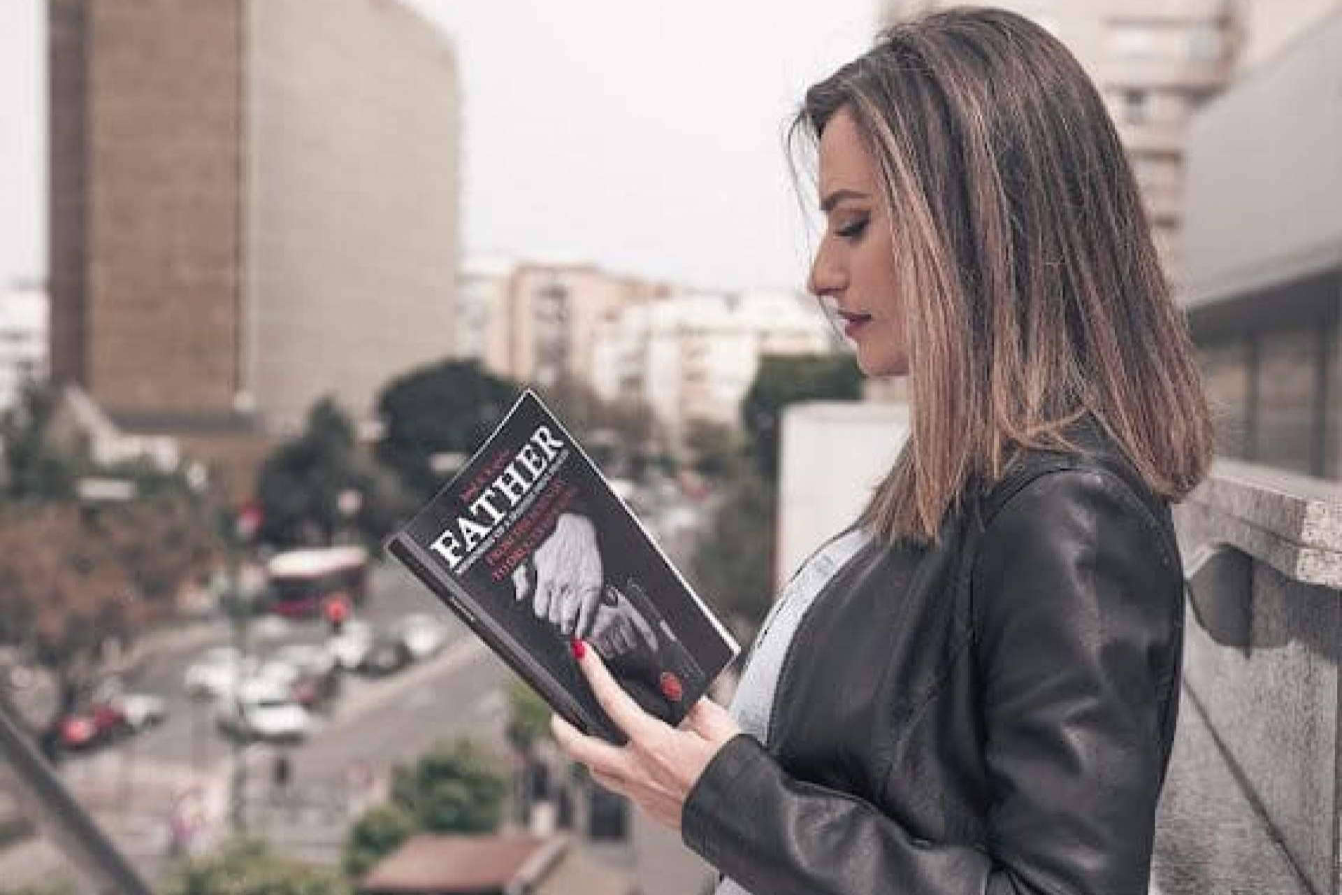 La edición en inglés e italiano de 'Padre', de Jose. A. Kapelo