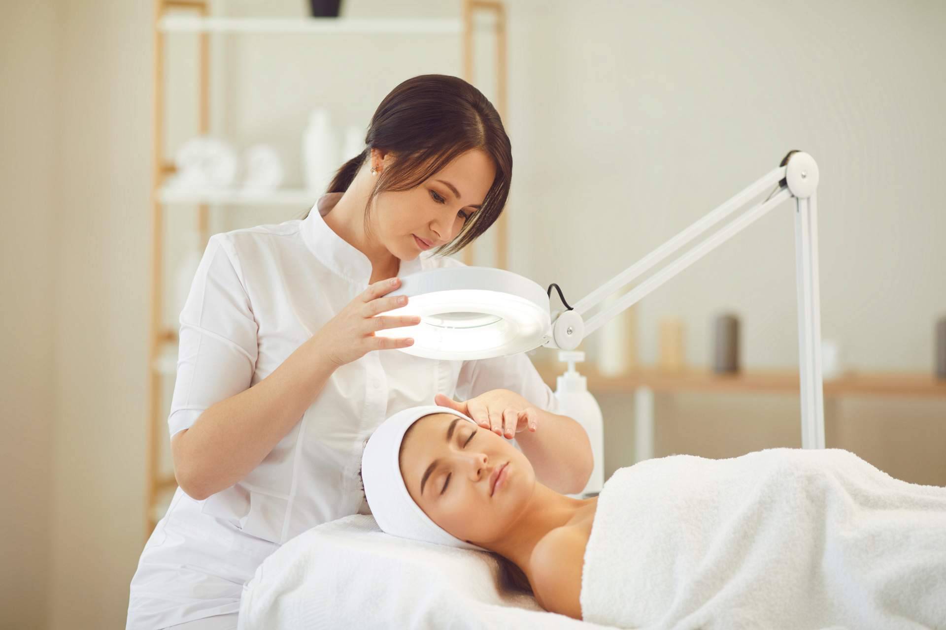 El tratamiento de hidrodermoabrasión facial que realiza Crina Rus Beauty Center