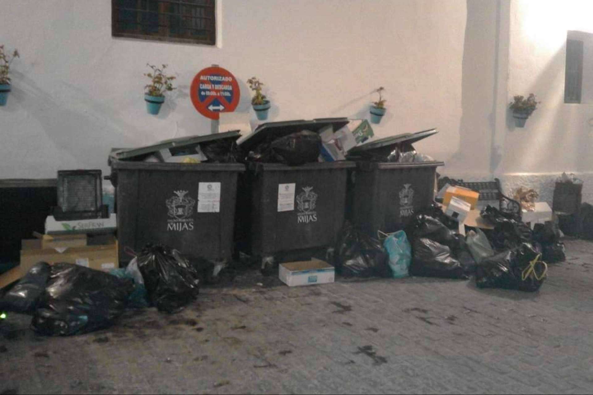 Resolver la problemática de la basura en Las Lagunas de Mijas y resto de barrios, la propuesta de #SoydeMijas