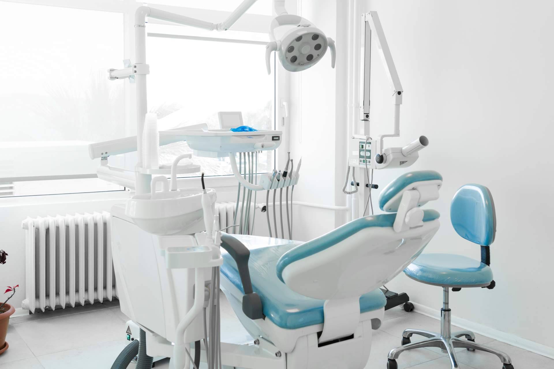 Reparación de instrumentos dentales, servicio de recogida y entrega incluida con Precisión Médica Dental