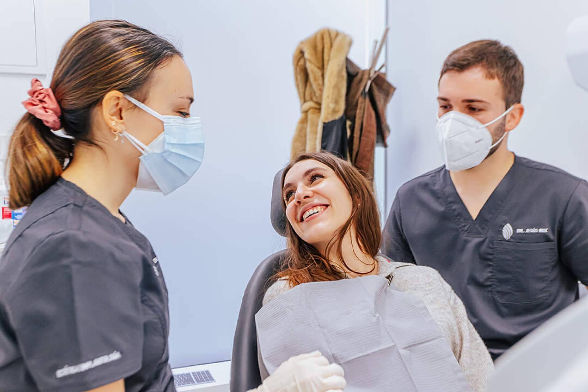 La clínica de Estética e Implantología Dental Dr. Jesús Ruz colocar carillas dentales