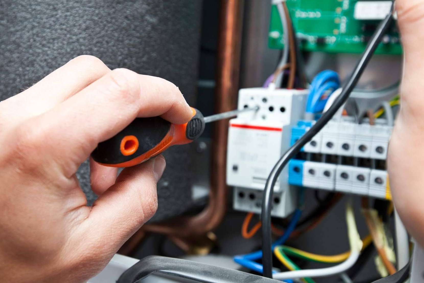 ¿Cuáles son los problemas actuales del suministro del material eléctrico?
