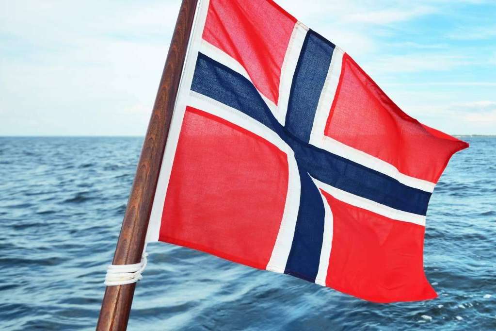 Las astas de bandera entre los accesorios náuticos de Argonautica