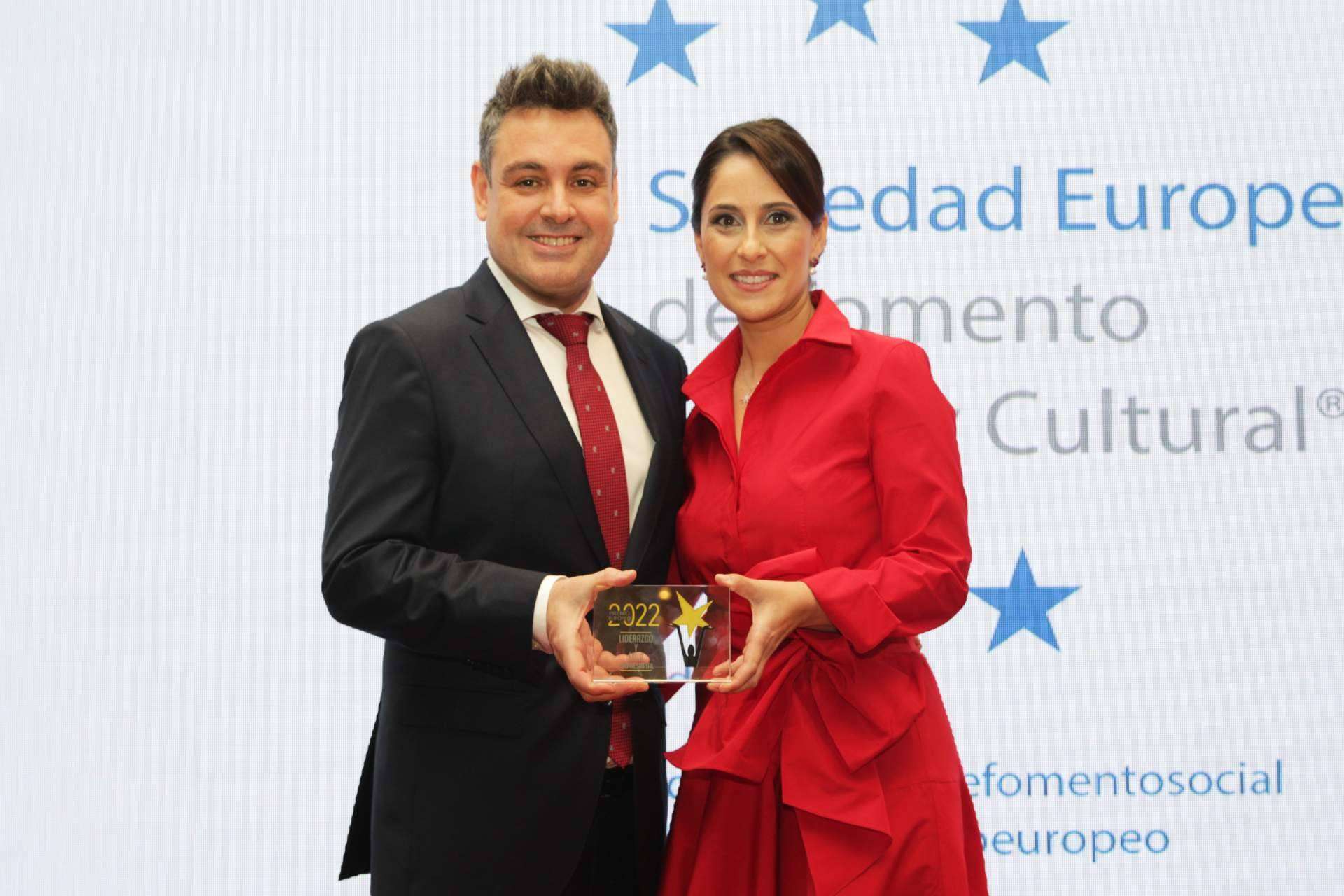 LovePets recibe un premio por su lucha contra el maltrato animal