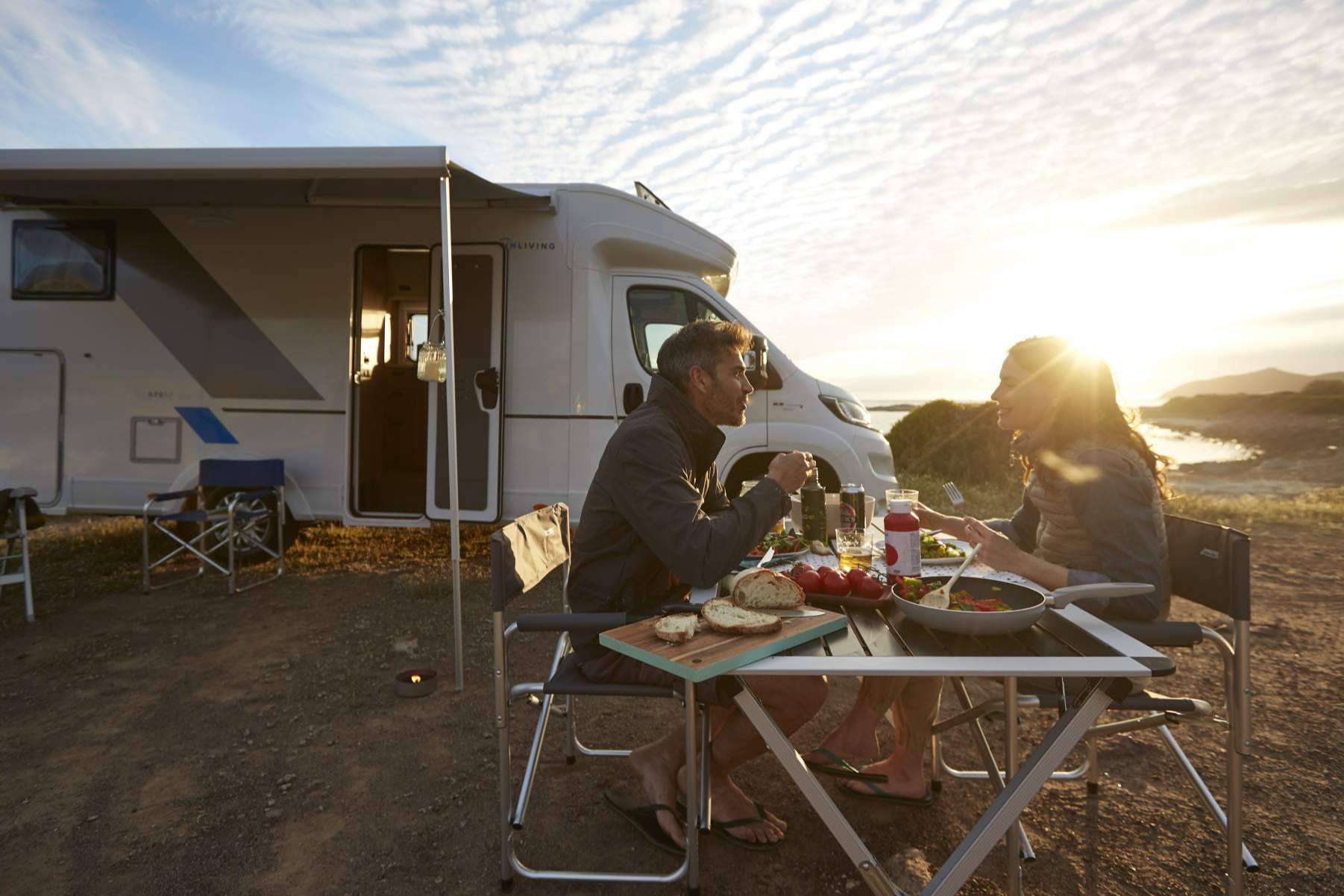 CamperWheels ayuda a decidir entre ir de vacaciones en cámper o en autocaravana