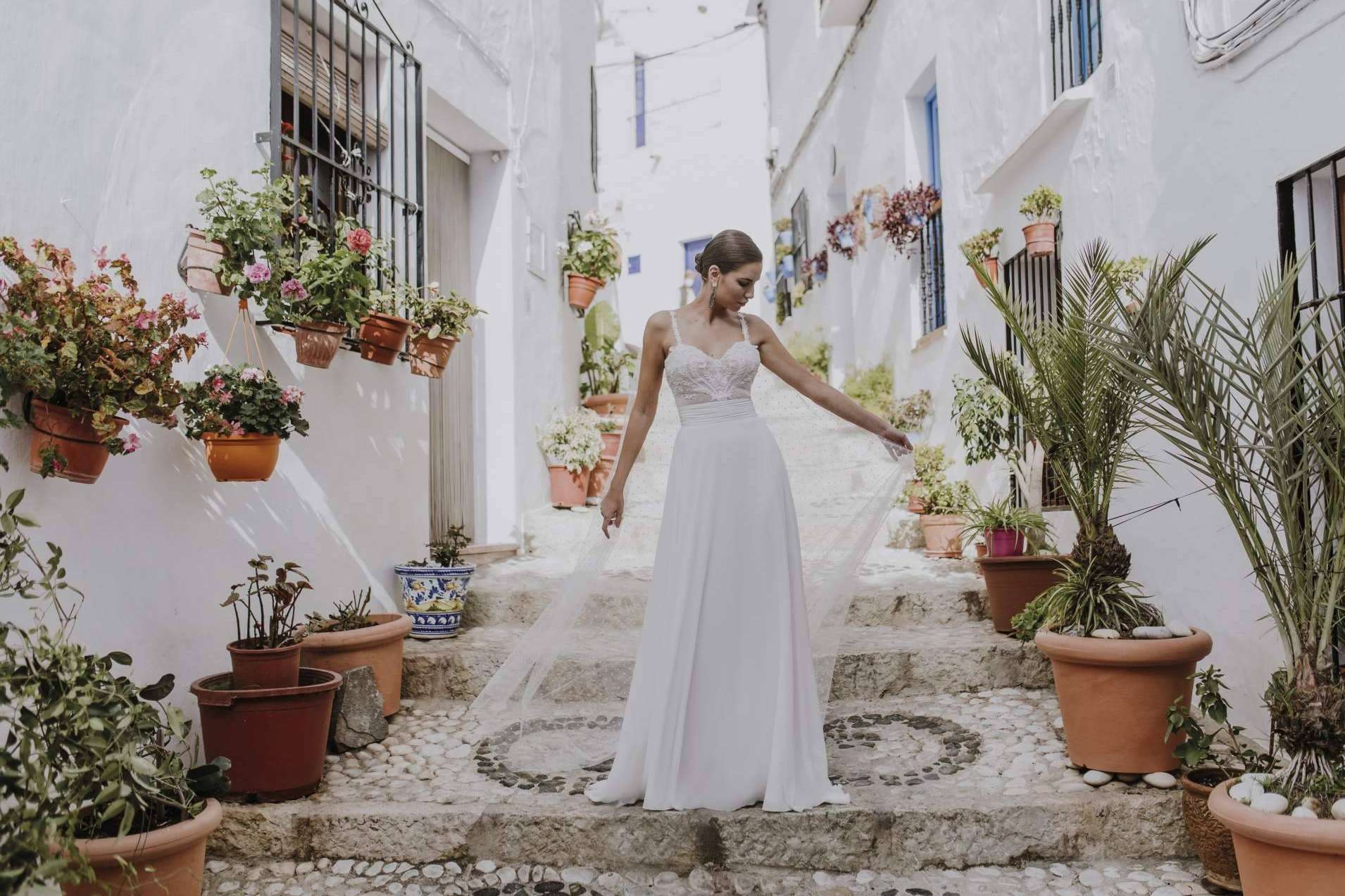 La diseñadora Silvia Fernández presenta un adelanto de la Colección Brava de vestidos de novia 2023