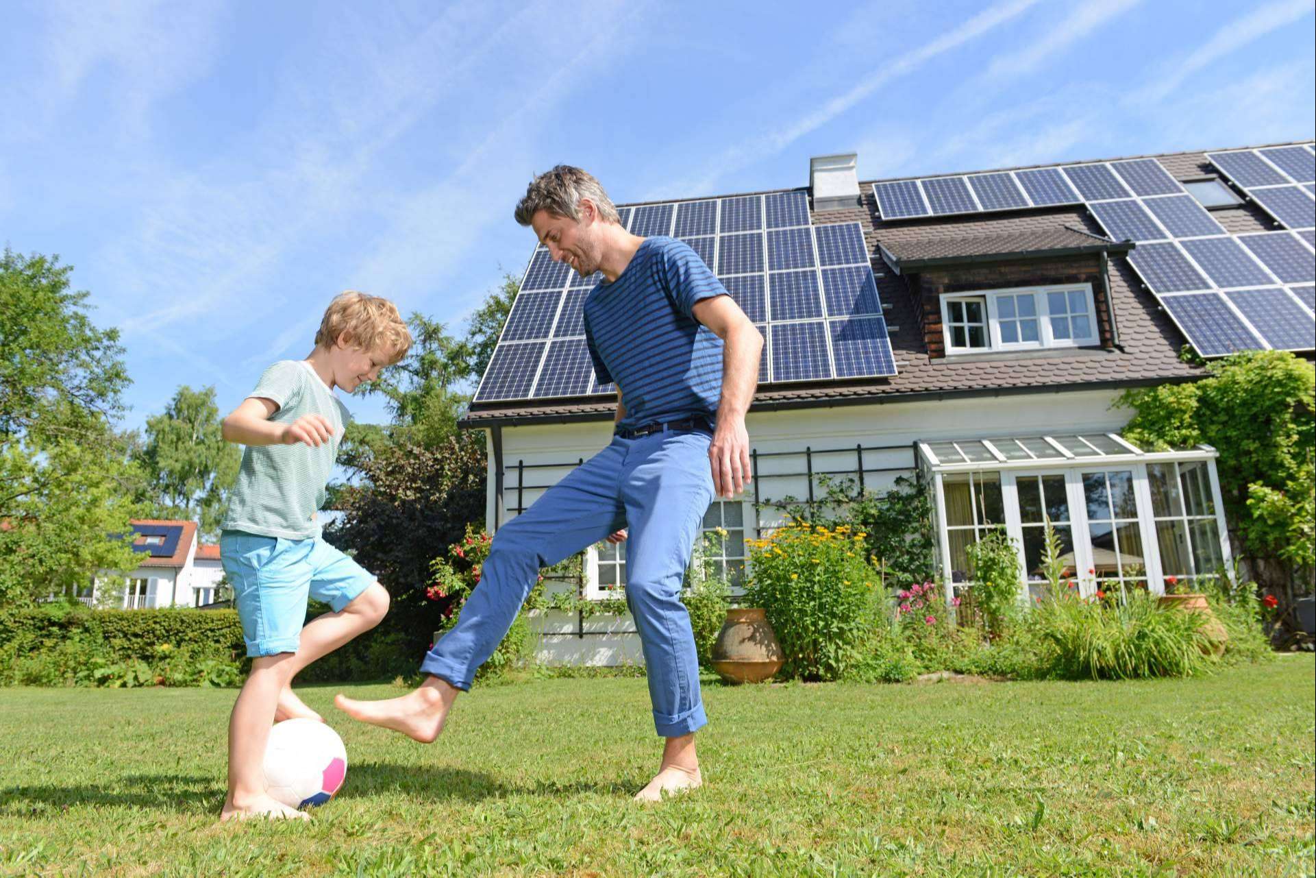 La startup Soof, que impulsa y facilita la instalación de placas solares, se prepara para expandir su servicio por toda España