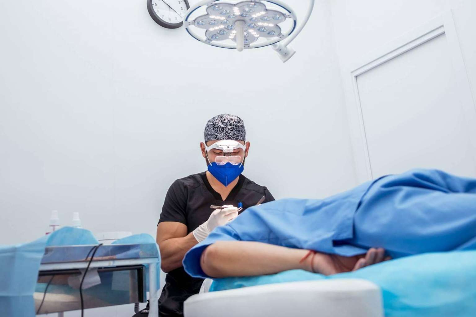 Implantes de cabello con la última tecnología, por el Dr. Bern