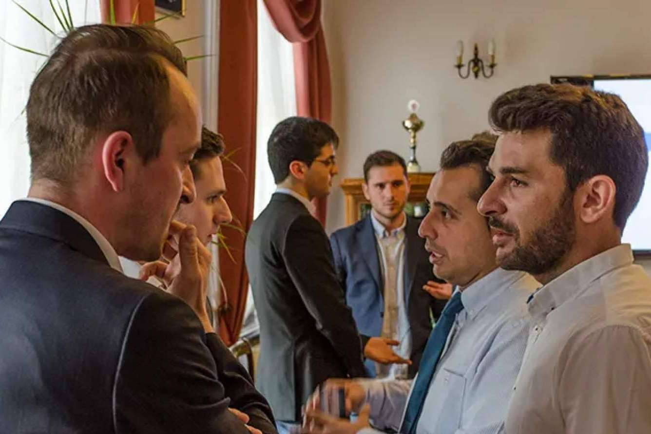 Carlos Herrera es una compañía dedicada al mundo digital