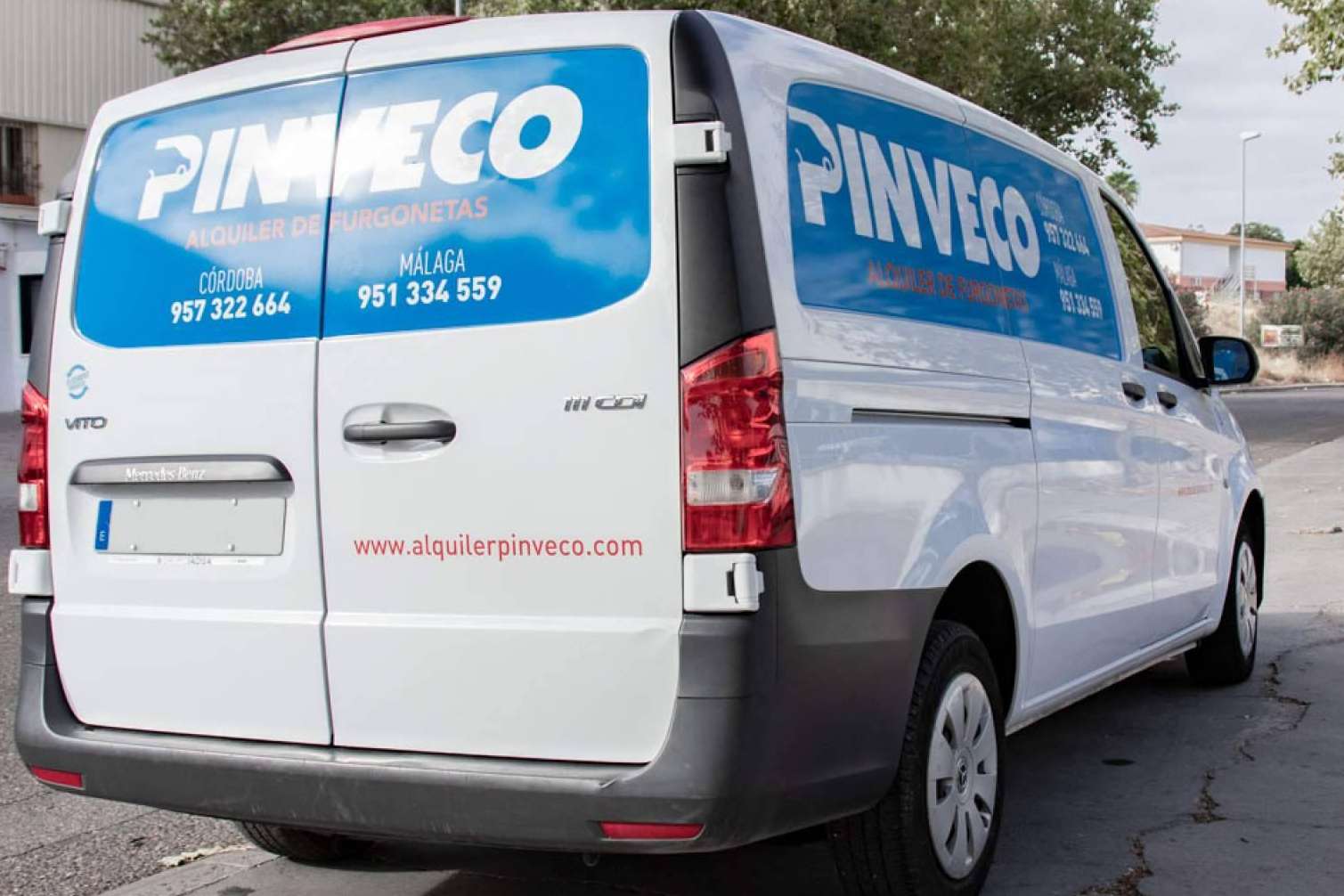Pinveco ofrece alquiler de furgonetas para profesionales en Andalucía