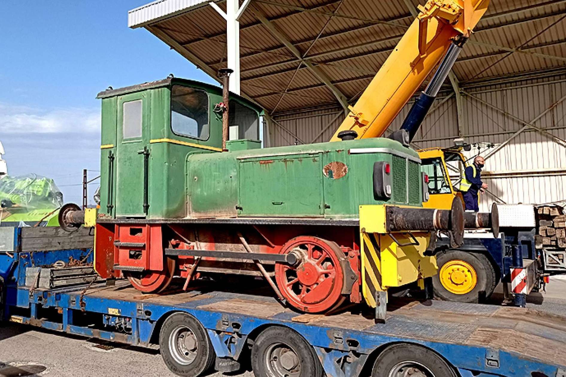 Rescatada una locomotora histórica de Saint Gobain por la Fundación del Patrimonio Ferroviario