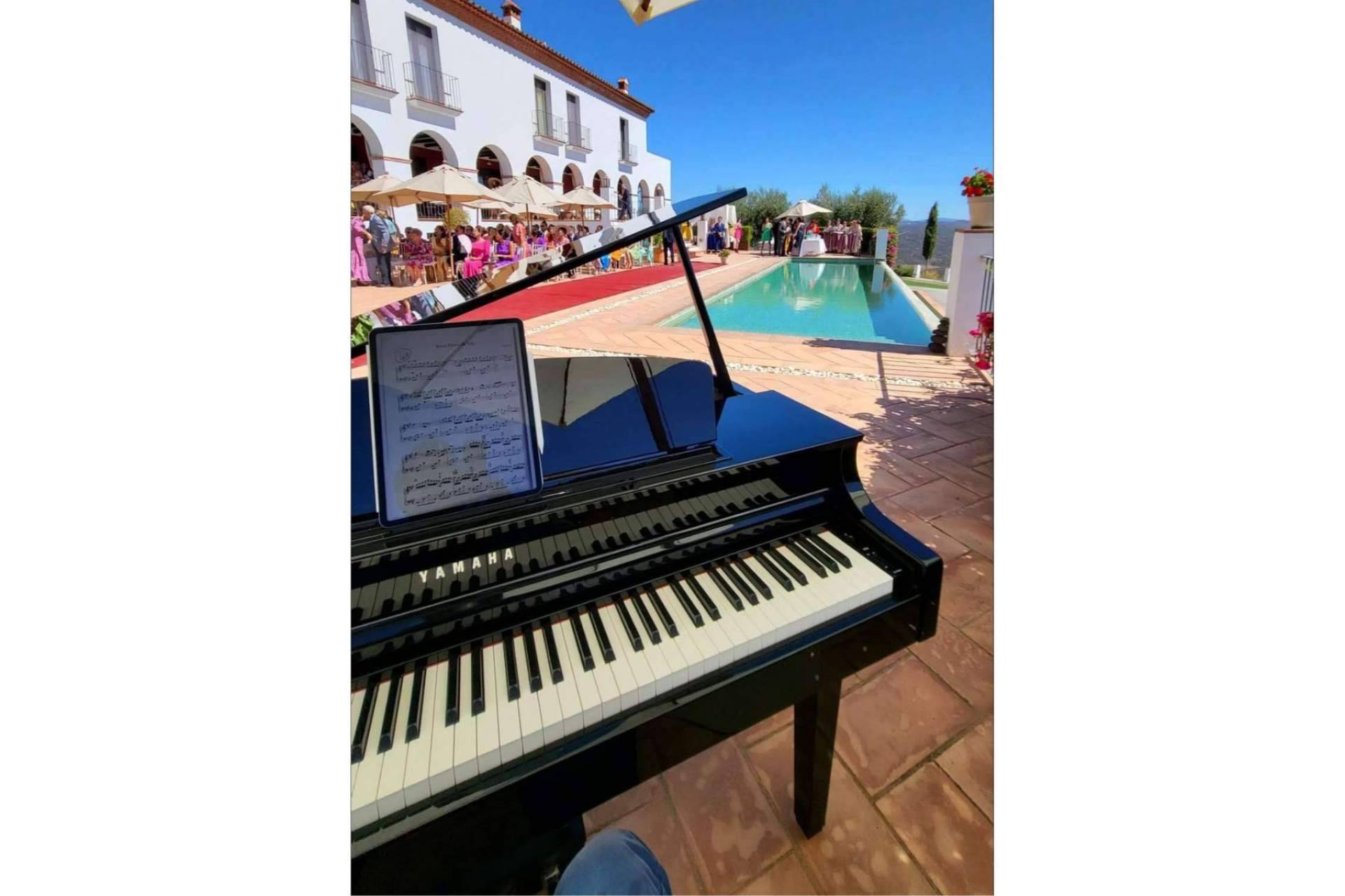 Piano Para Eventos acompaña a los novios en uno de los días más importantes de su vida