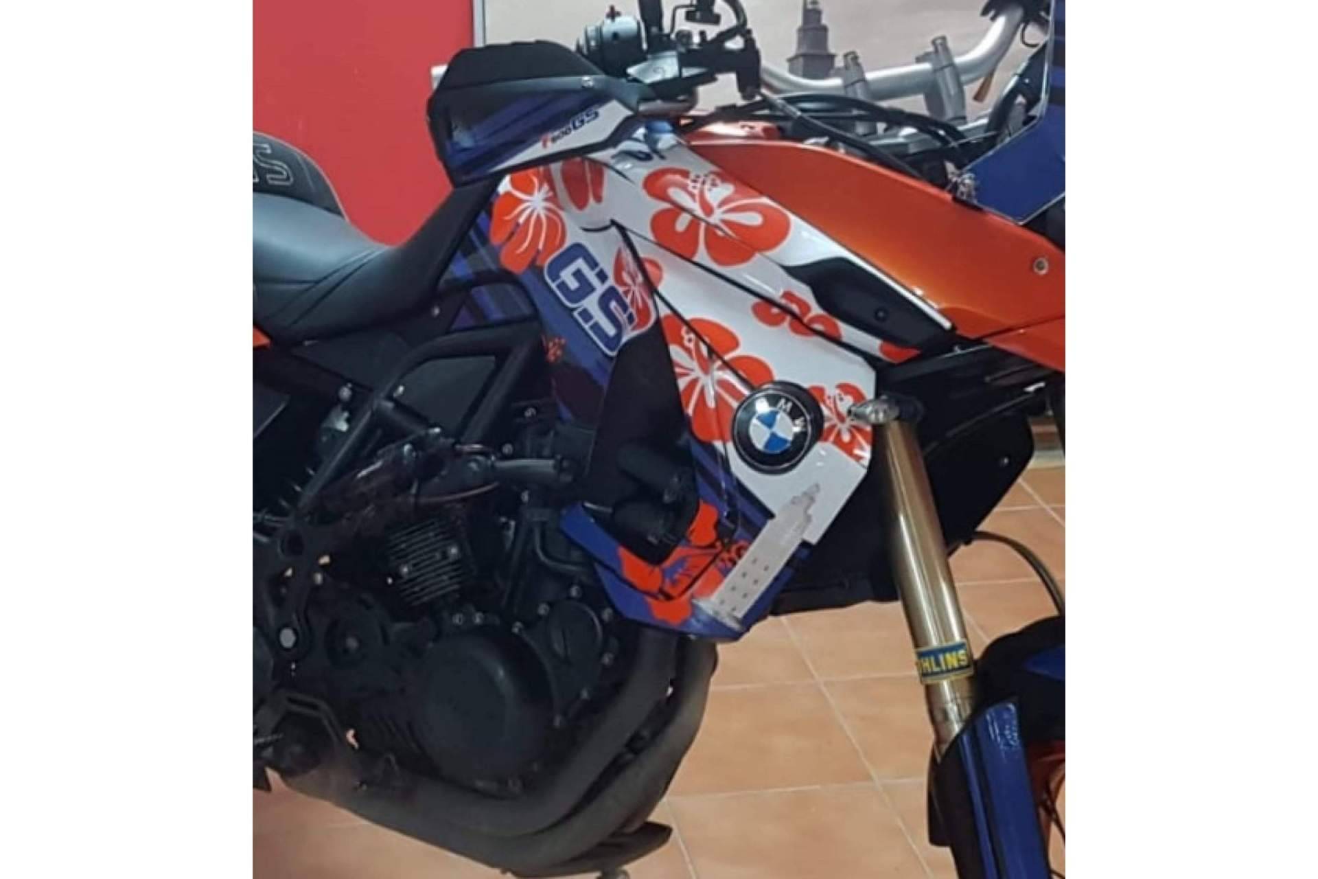 Los adhesivos personalizados para dar un nuevo estilo a la moto de ADHESIVOSEMBARRADOS