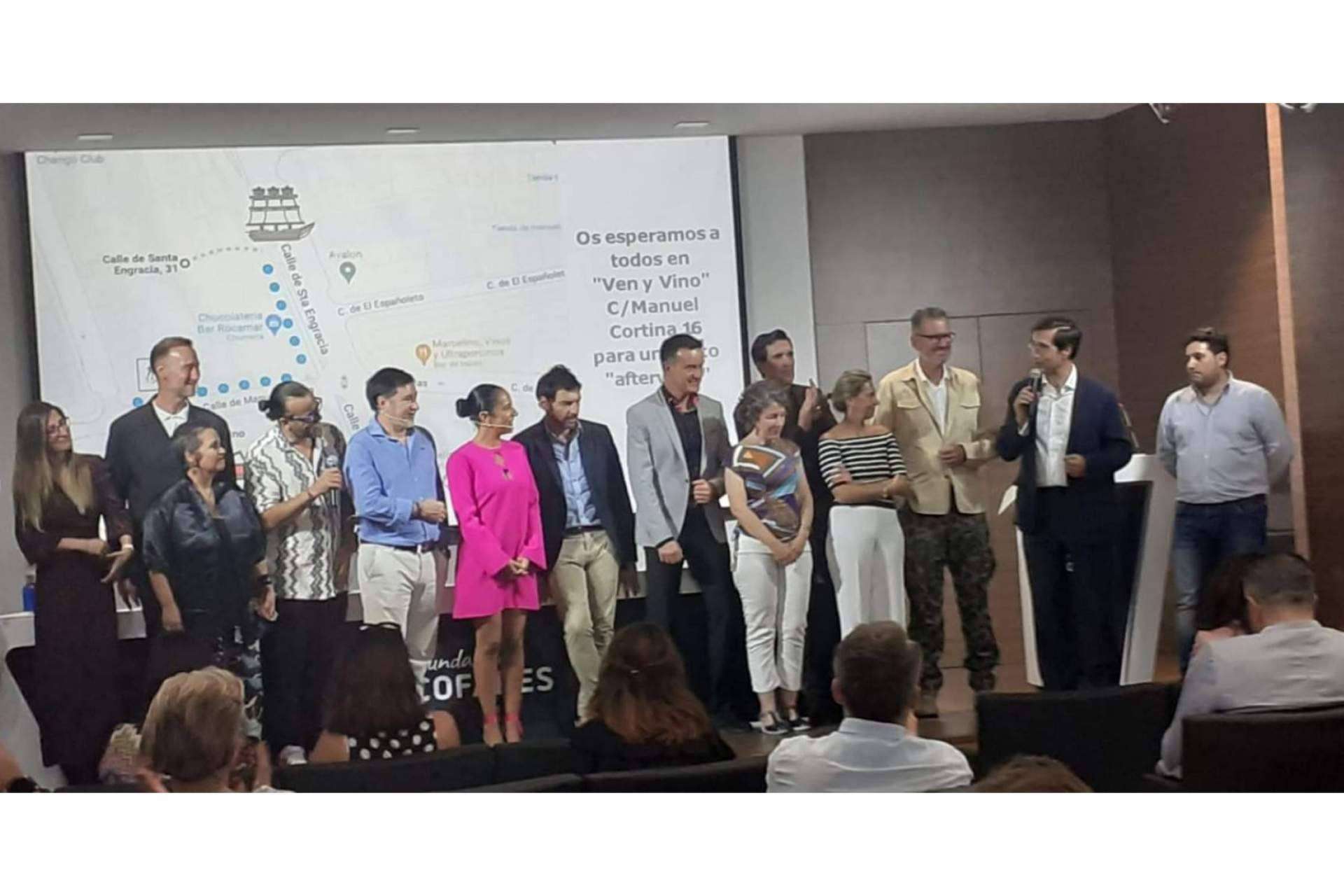 20 grandes conferenciantes dieron soporte a la presentación solidaria del libro de Helpers Speakers