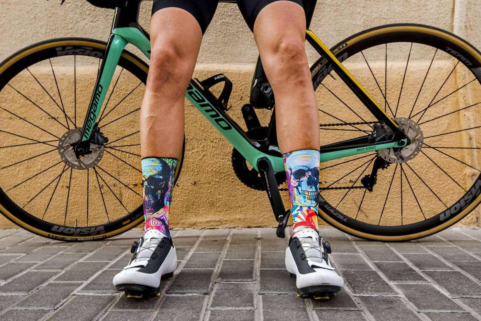Calidad y diseño en los calcetines ciclismo y running de Maldita Buena Suerte