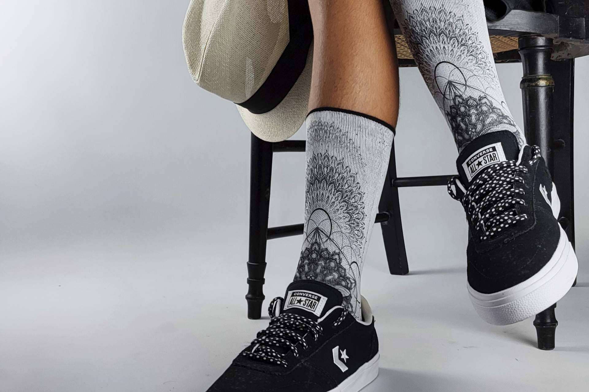 Vestir arte urbano con los calcetines divertidos de la firma ISOKISI