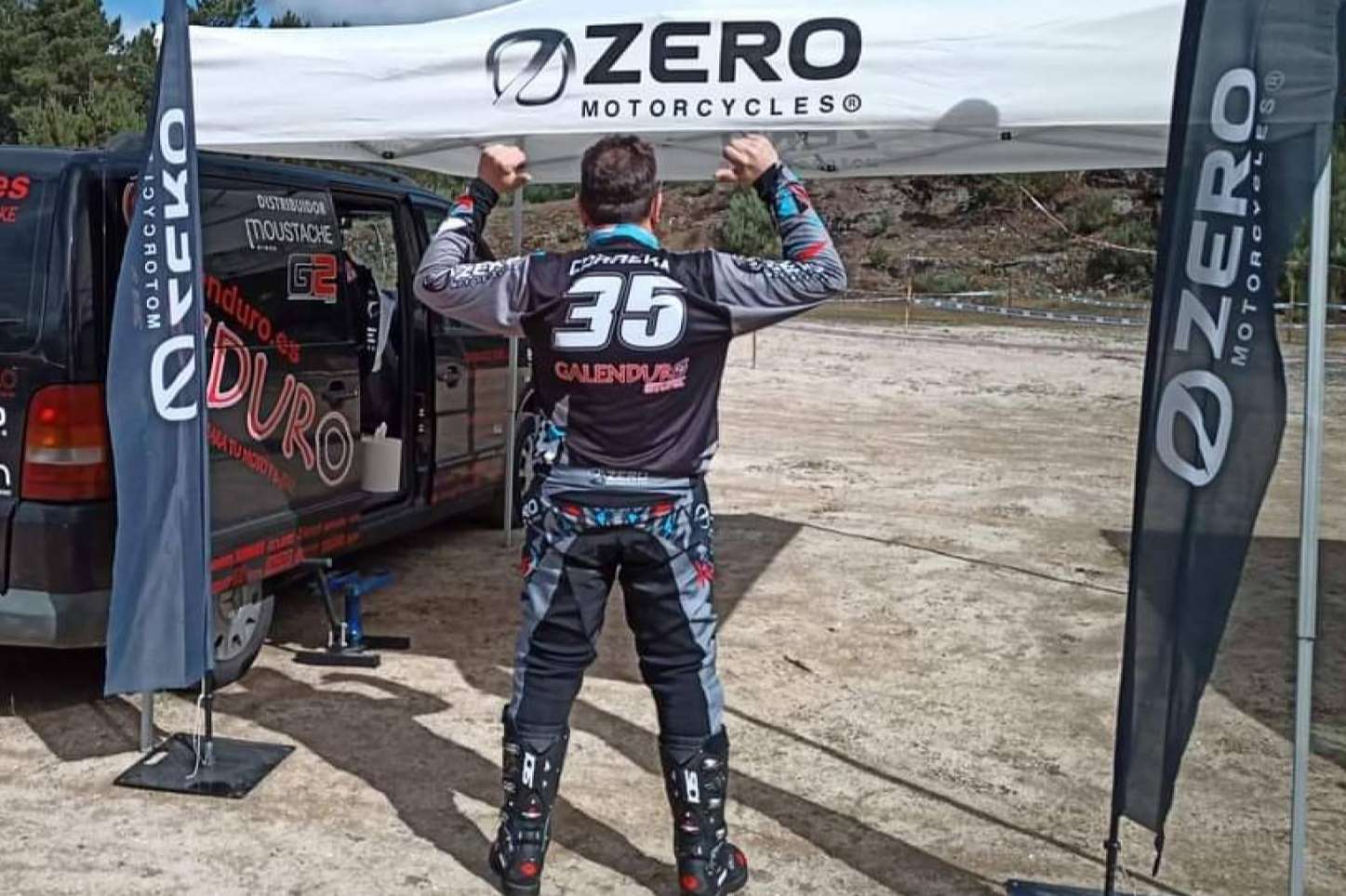 ADHESIVOSEMBARRADOS ofrece ropa personalizada para motocross, enduro y trail
