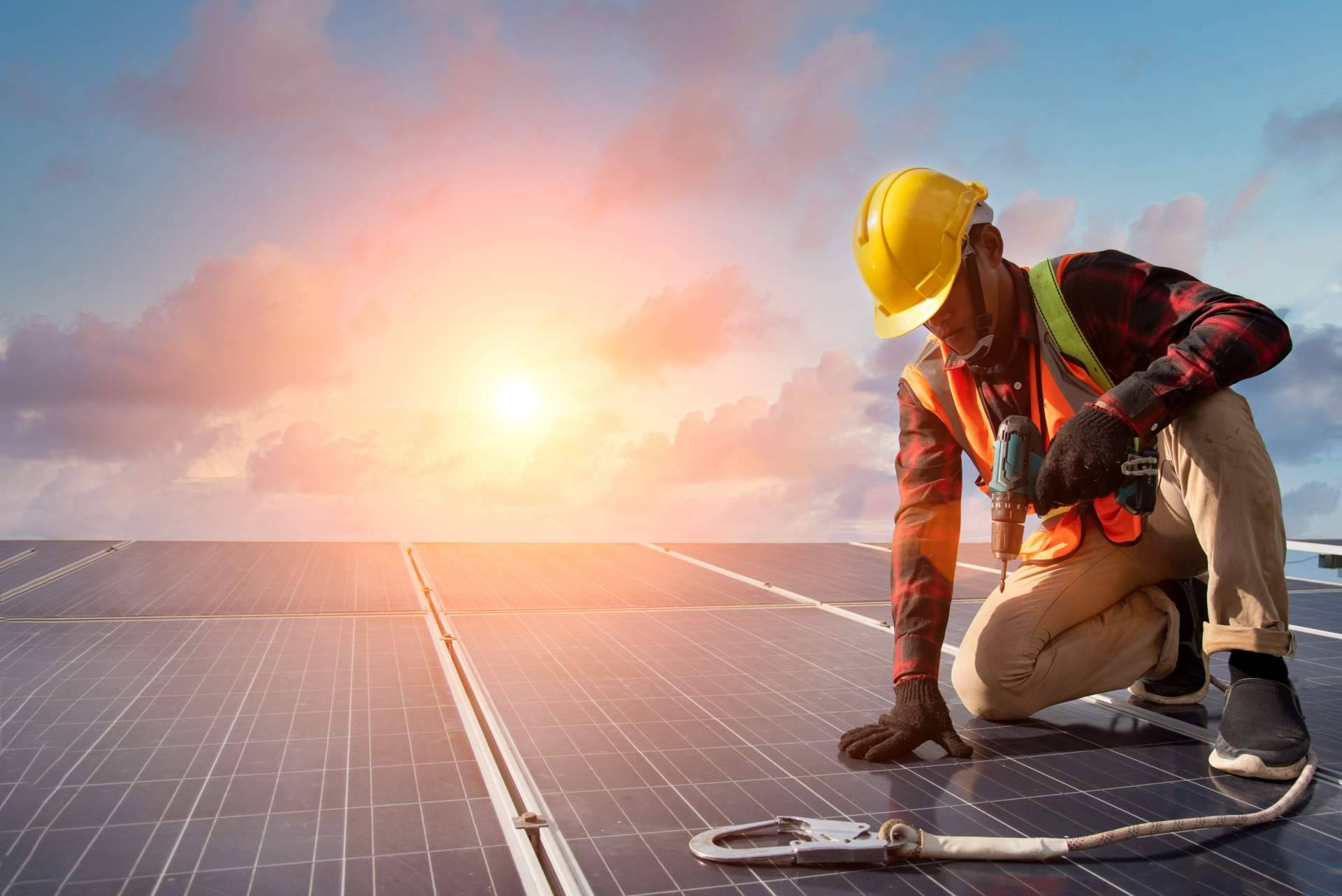 El servicio integral de Ingeniería MASRED ofrece asesoramiento inicial e instalación de placas solares