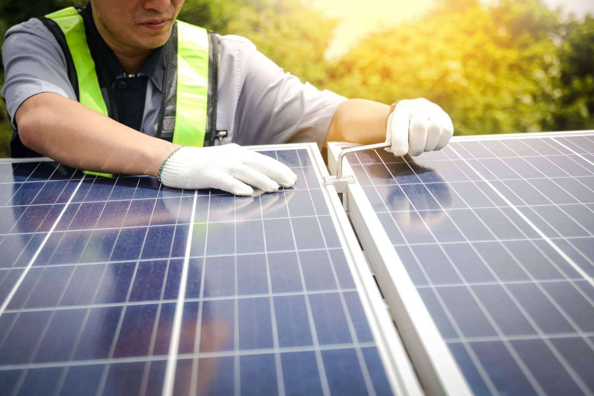 Ingeniería MASRED enumera los beneficios de las placas solares