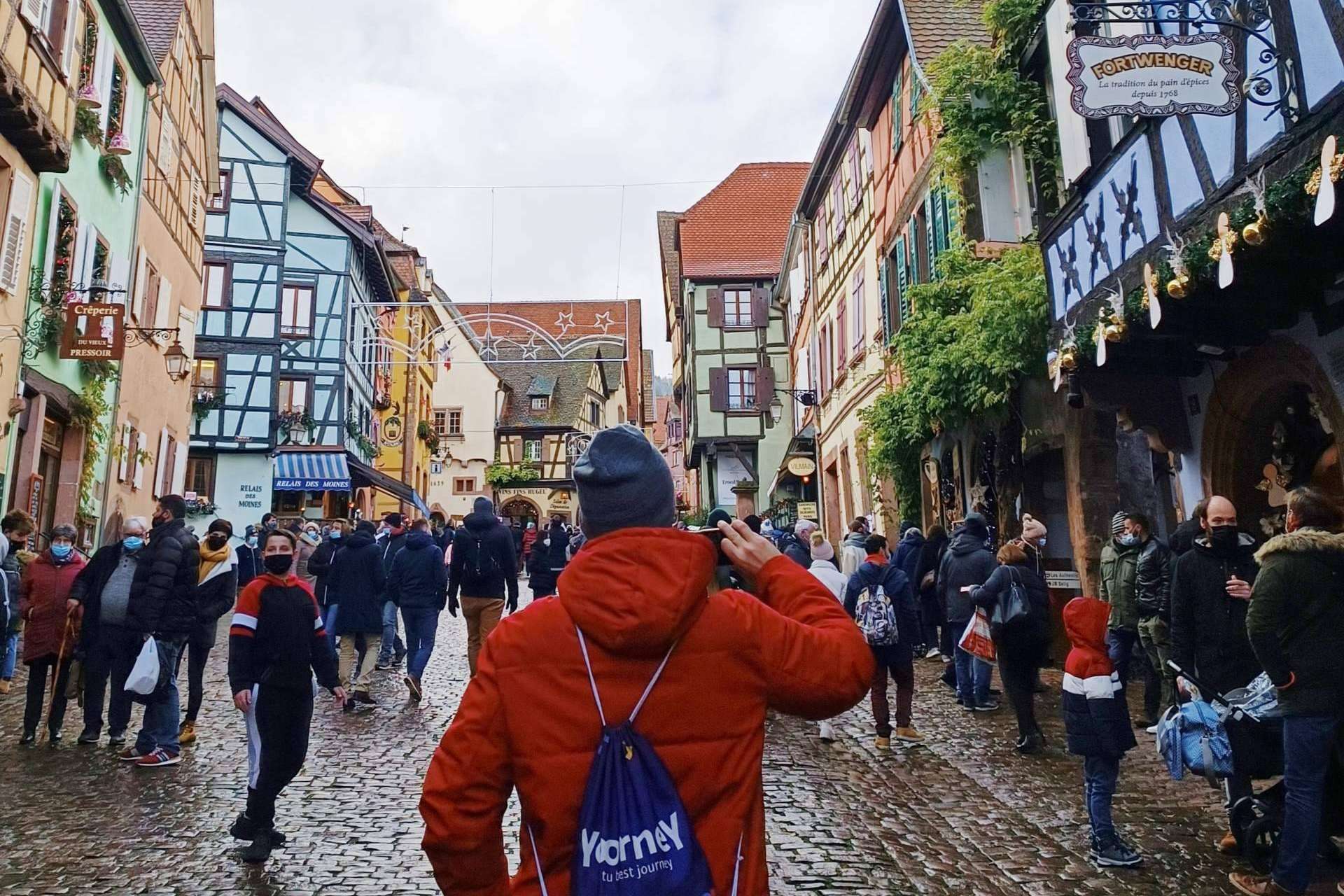 Una tendencia entre los turistas españoles es visitar mercados navideños