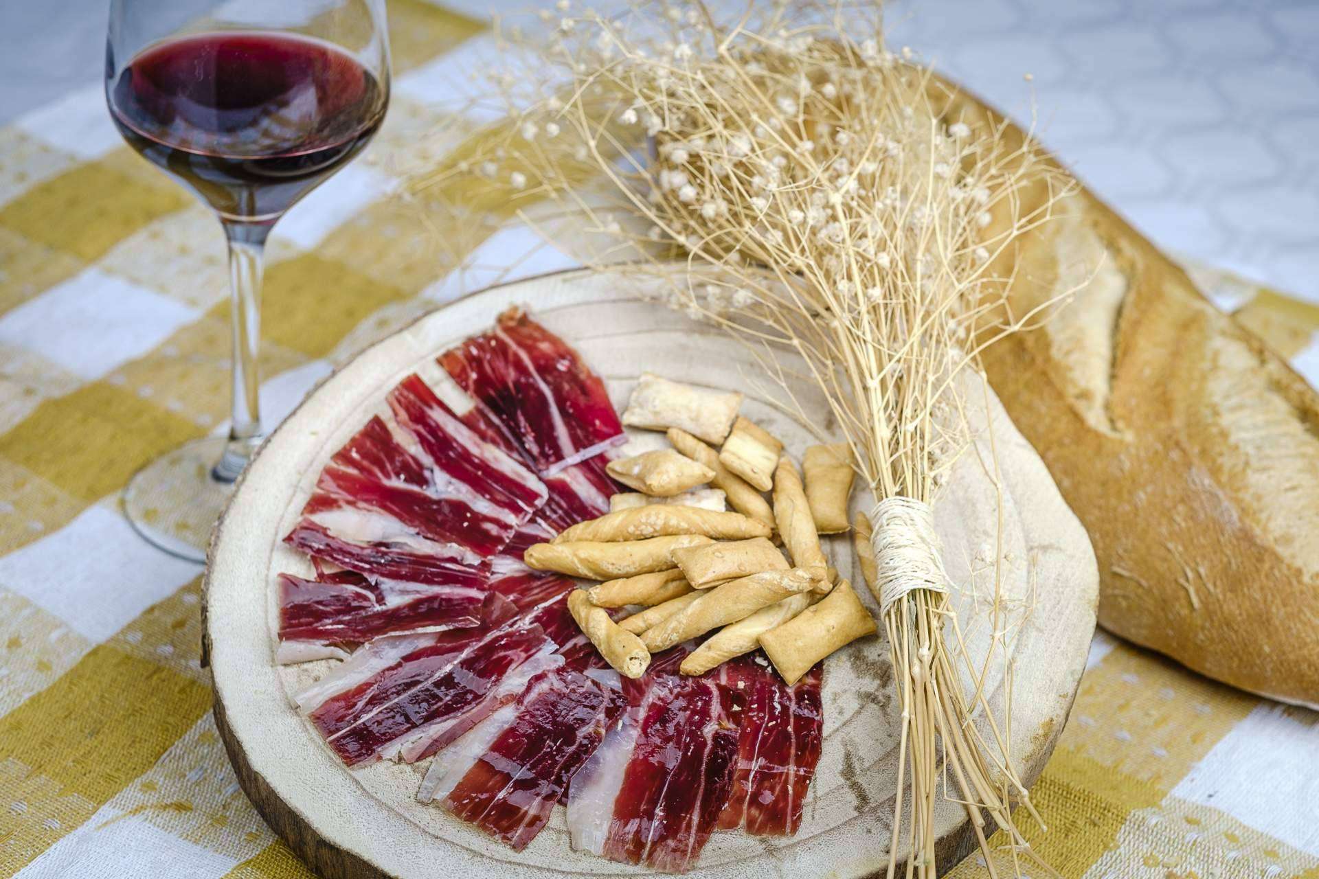 El jamón ibérico y paleta de Bellota de Los Romeros de Alanís