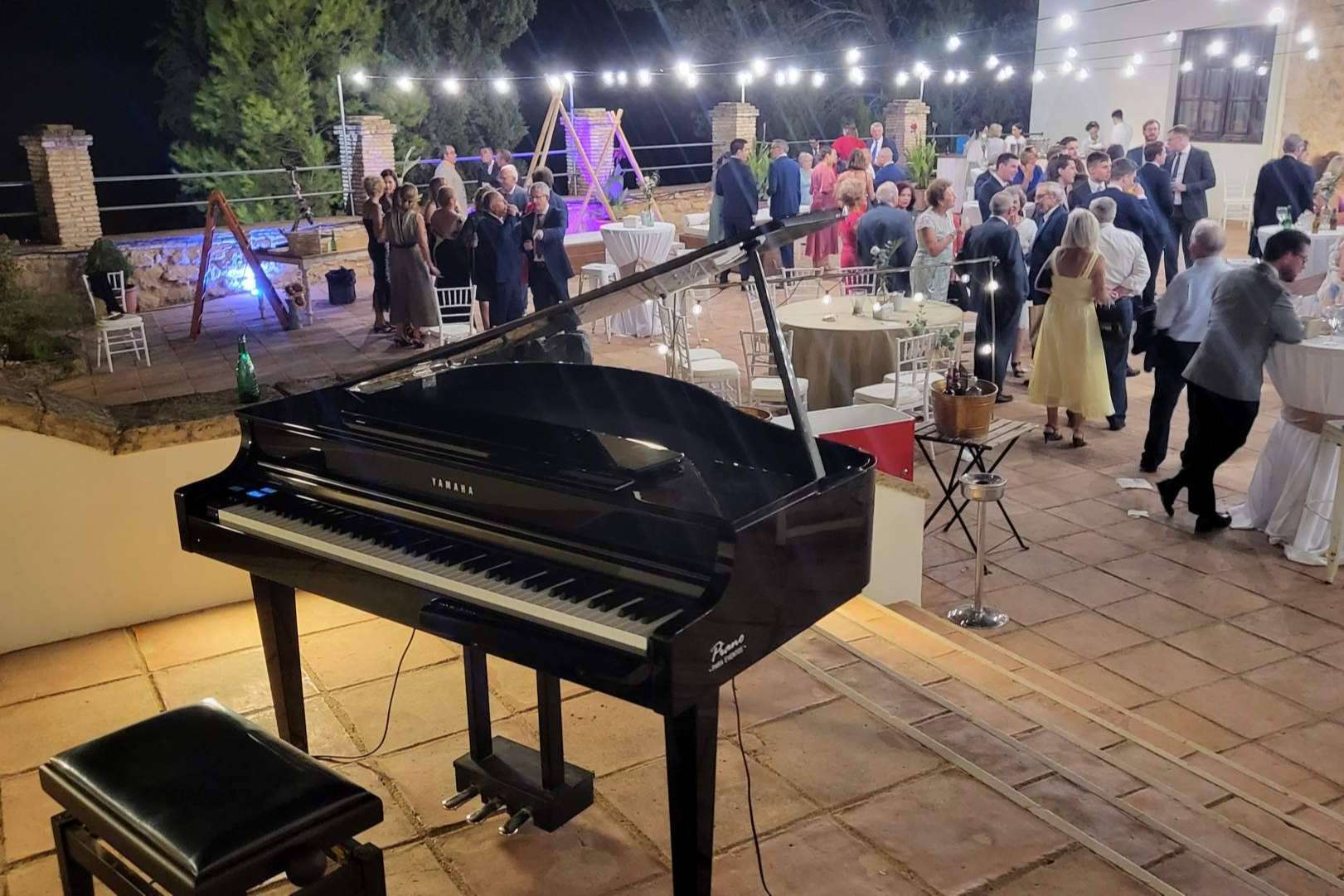 Alquiler de piano con o sin pianistas para eventos de empresa, con Piano Para Eventos