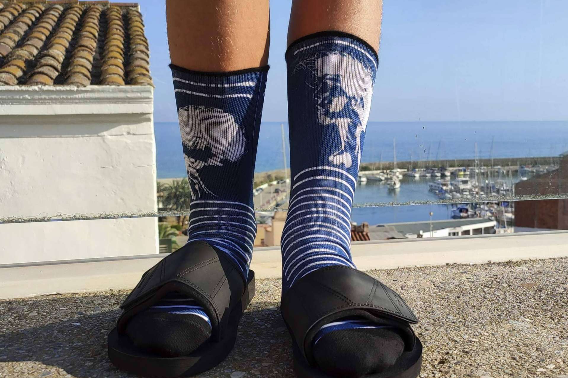 Entrevista a los fundadores de Isokisi, la marca de calcetines originales que combina arte y moda
