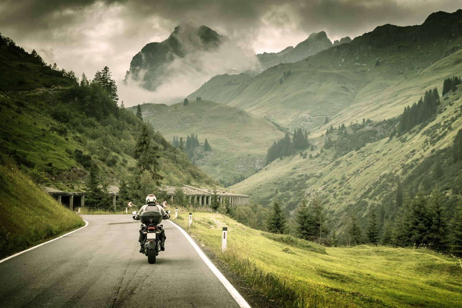 Las mejores rutas en moto para disfrutar de la carretera, por Eginer