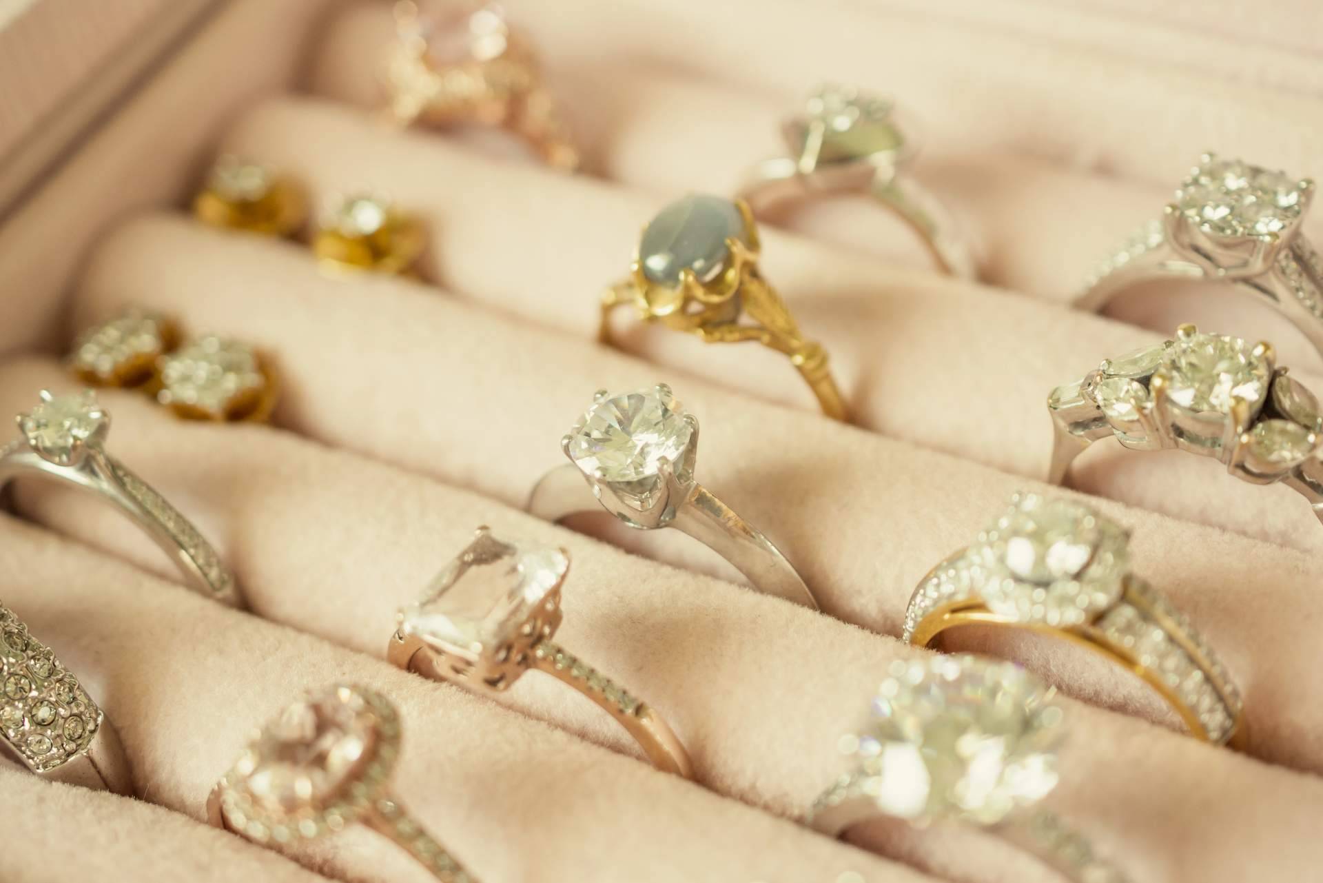 Isabel Lamadrid elabora joyas en tendencia ideales para regalar en Navidad