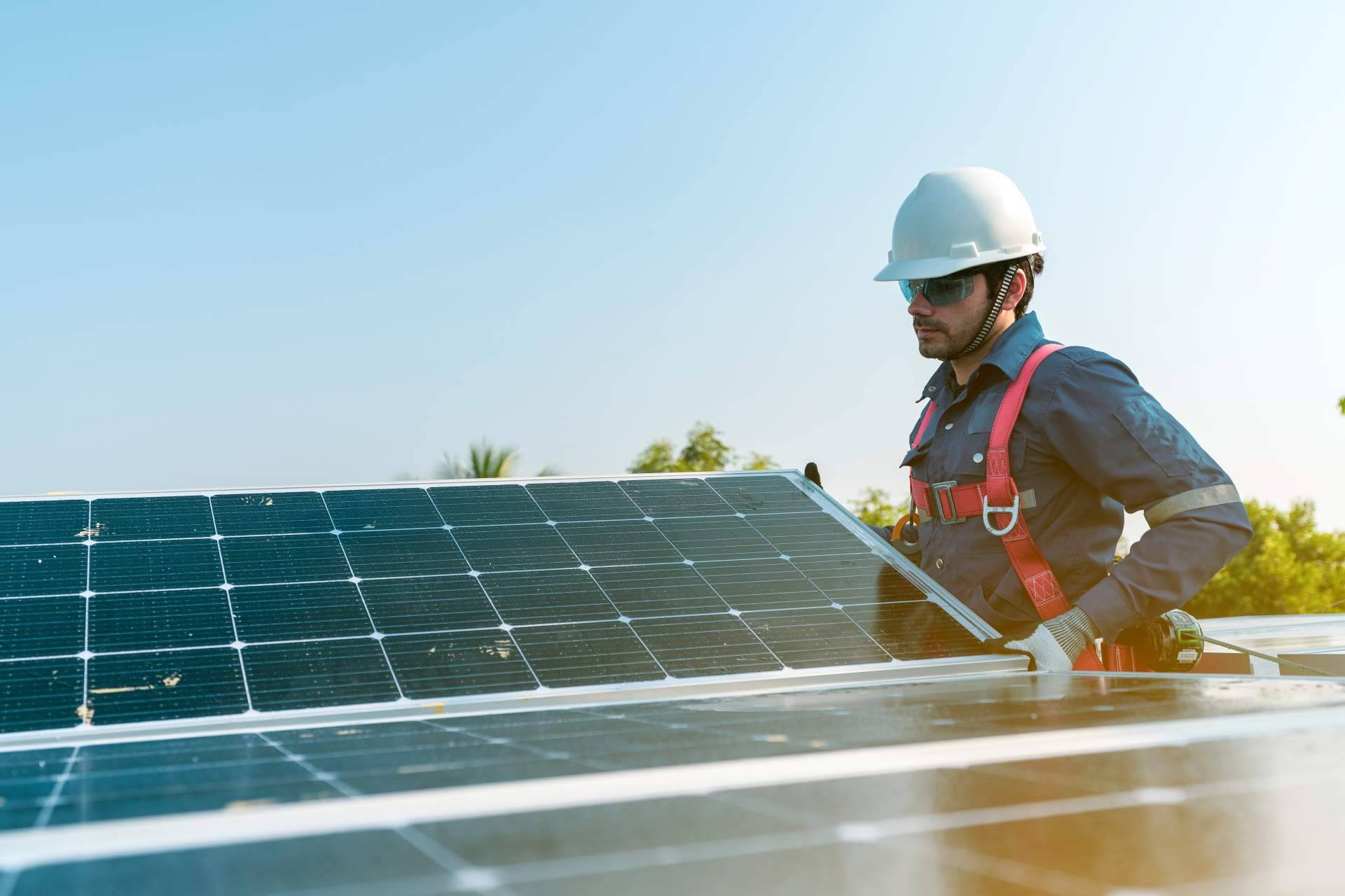 La hucha solar llega para quedarse. Cómo ahorrar generando energía propia