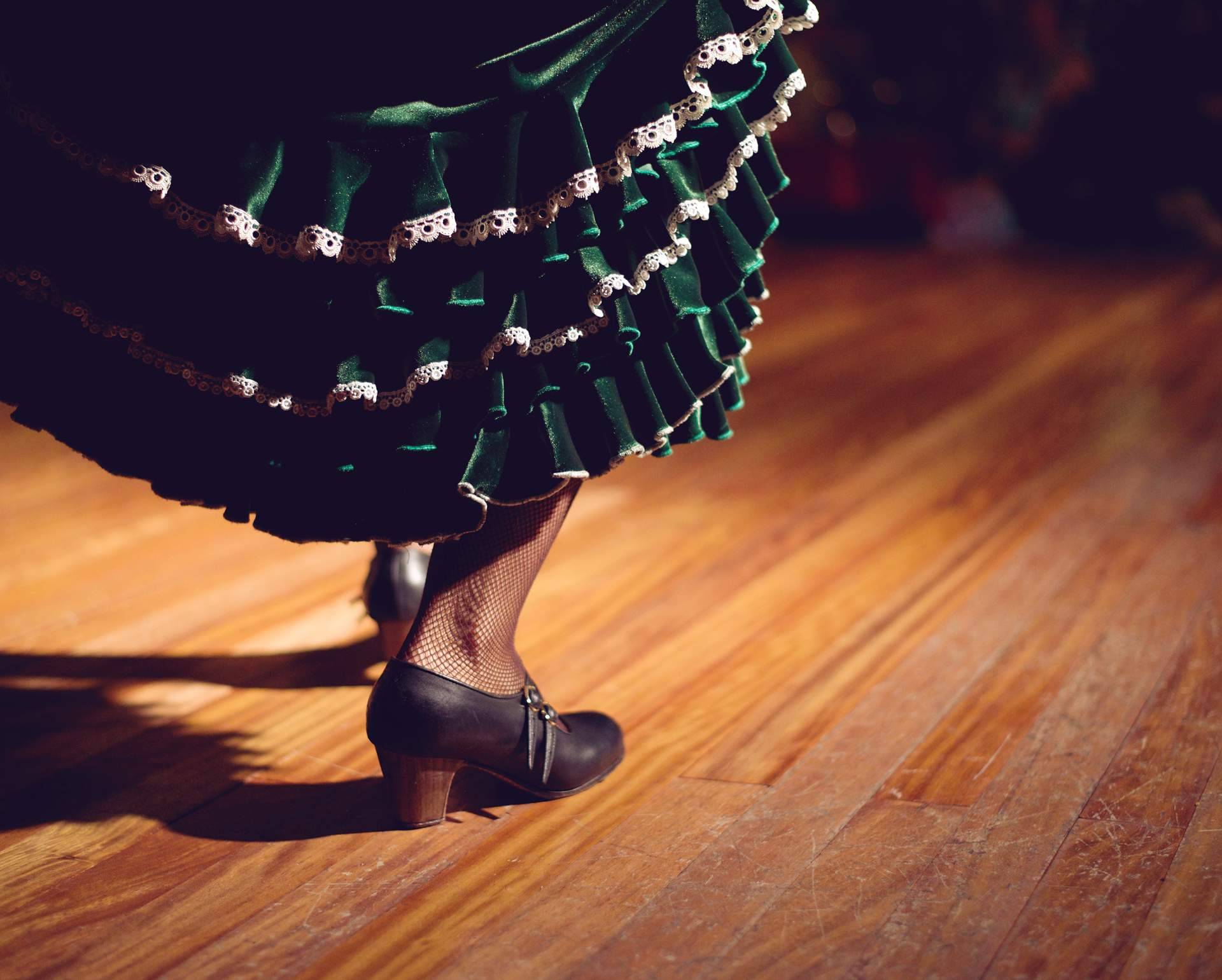 Vuelo, resistencia y tejido antielectricidad estática, las 3 cualidades imprescindibles de las faldas flamencas