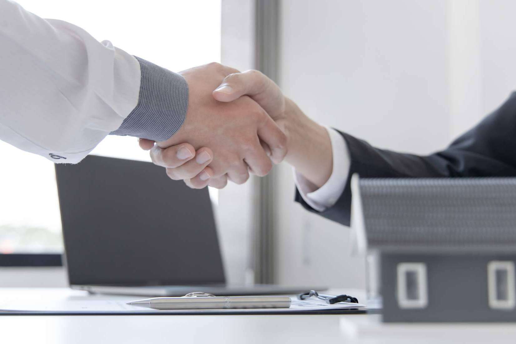 La Casa Agency El Clot y la empresa financiera del grupo, Finanzate