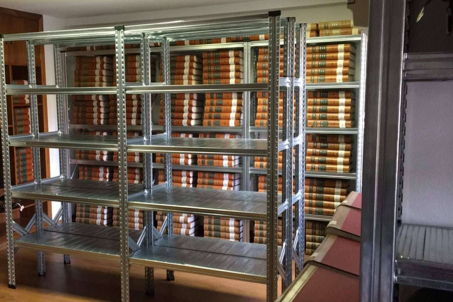 OfficeDeco presenta las estanterías metálicas perfectas para la oficina