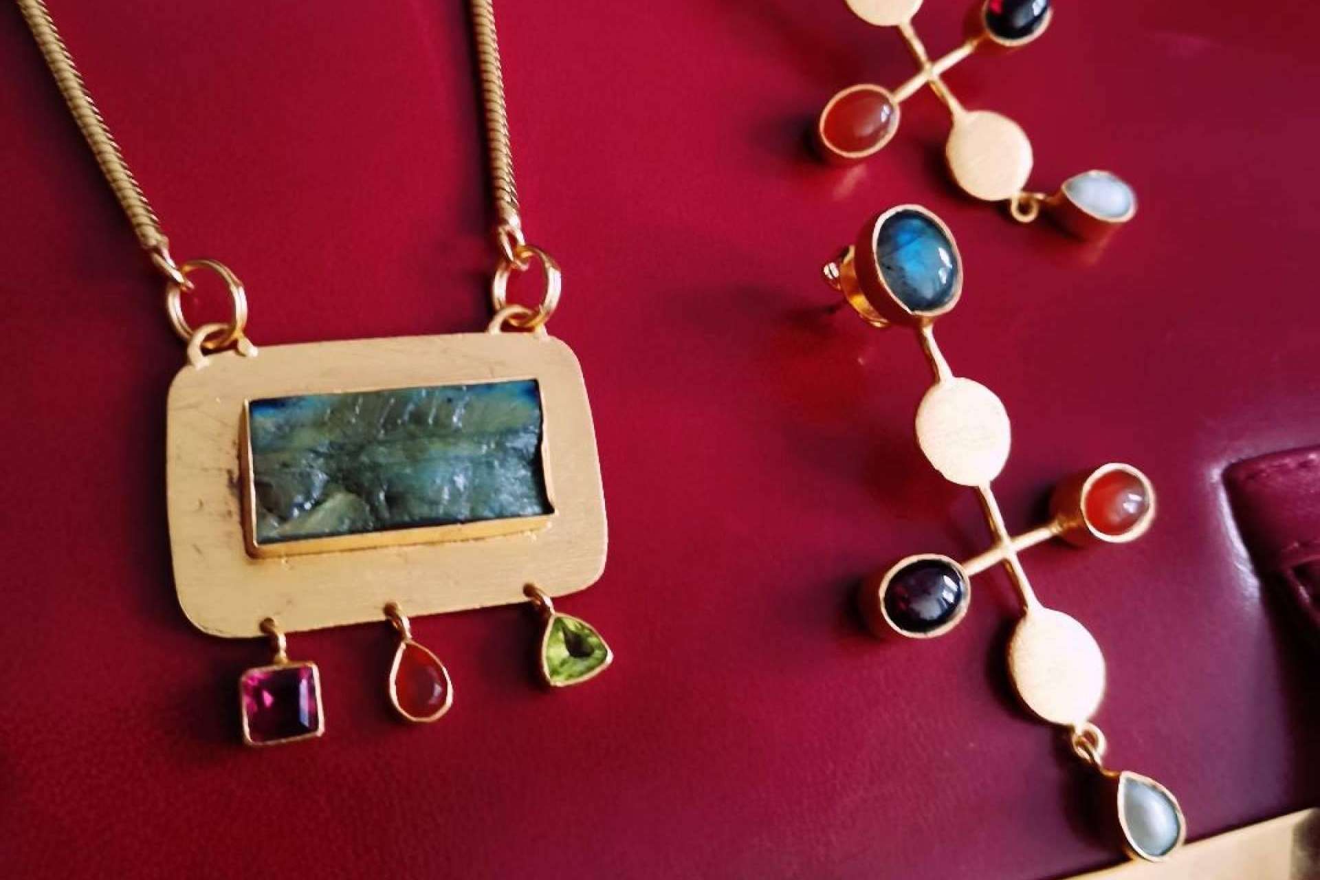 Isabel Lamadrid propone regalar joyas para estas navidades