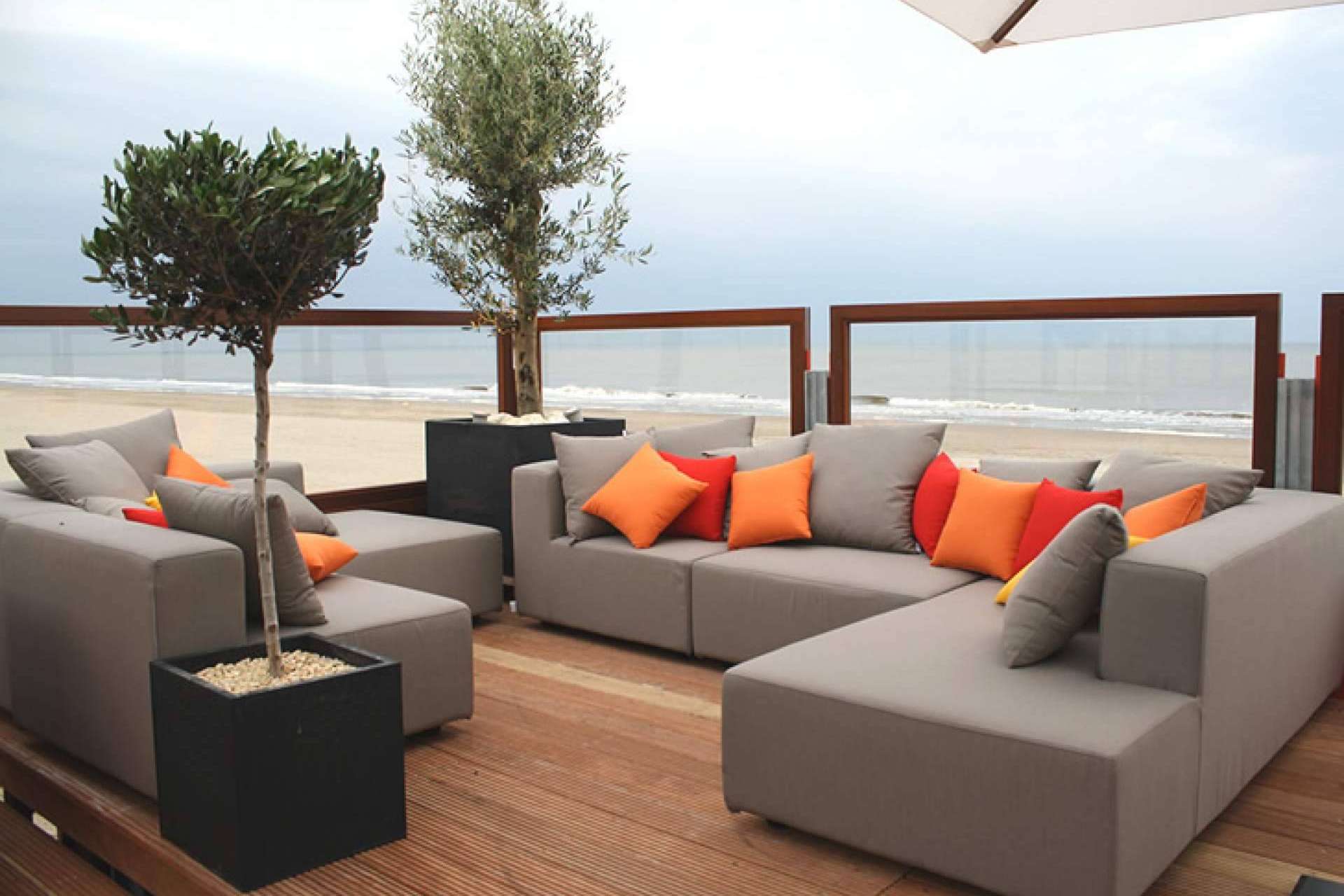 Extenso catálogo de sofás de exterior de la mano de Muebles-Hostelería