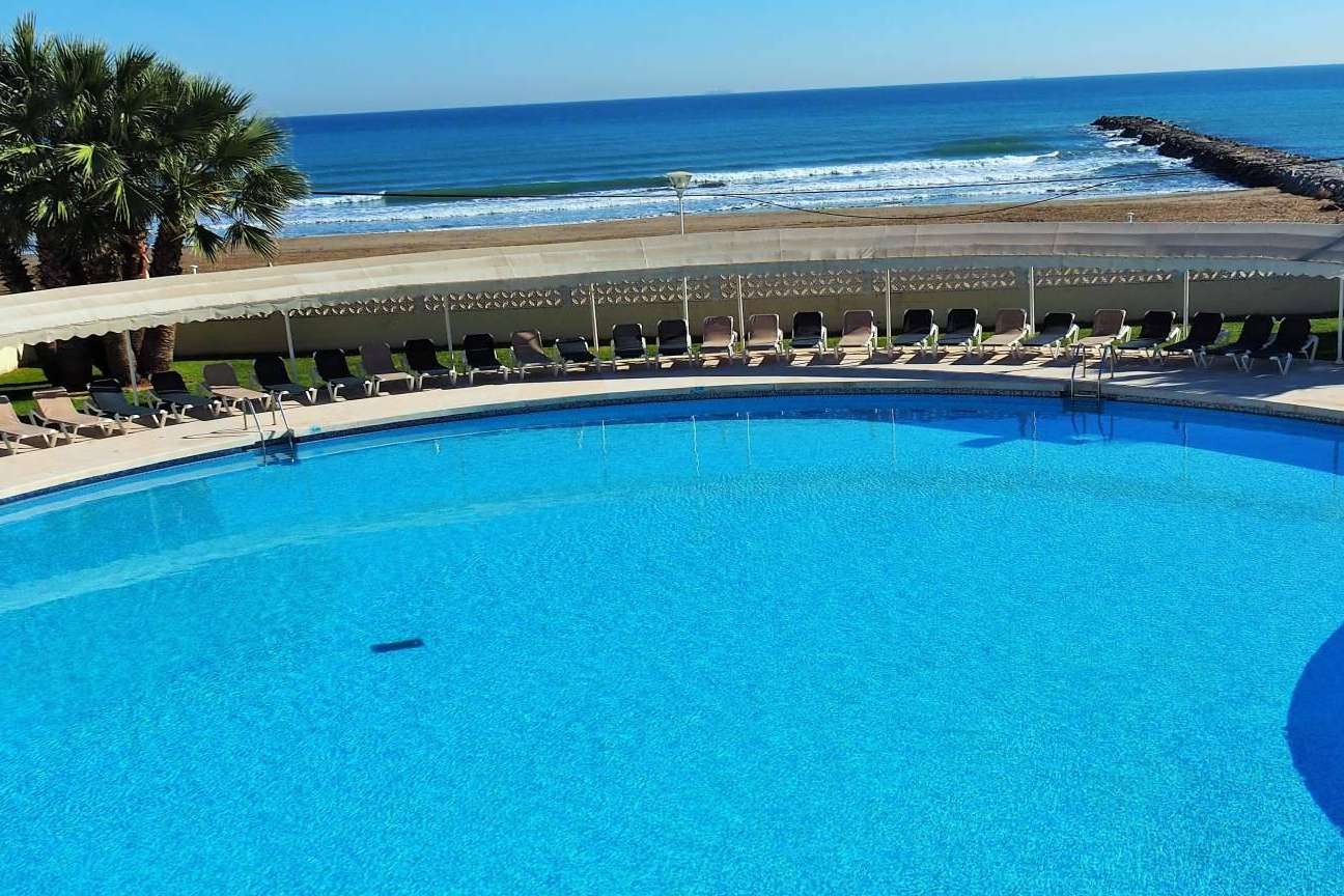 Un alojamiento turístico para pasar esta temporada de vacaciones en las playas de Valencia, Valhotel