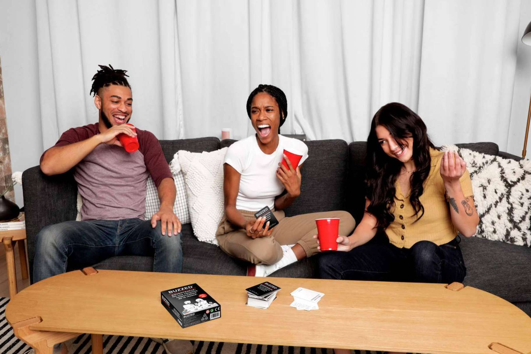 Beber con amigos con Buzzed, el divertido juego de Al Loro Games