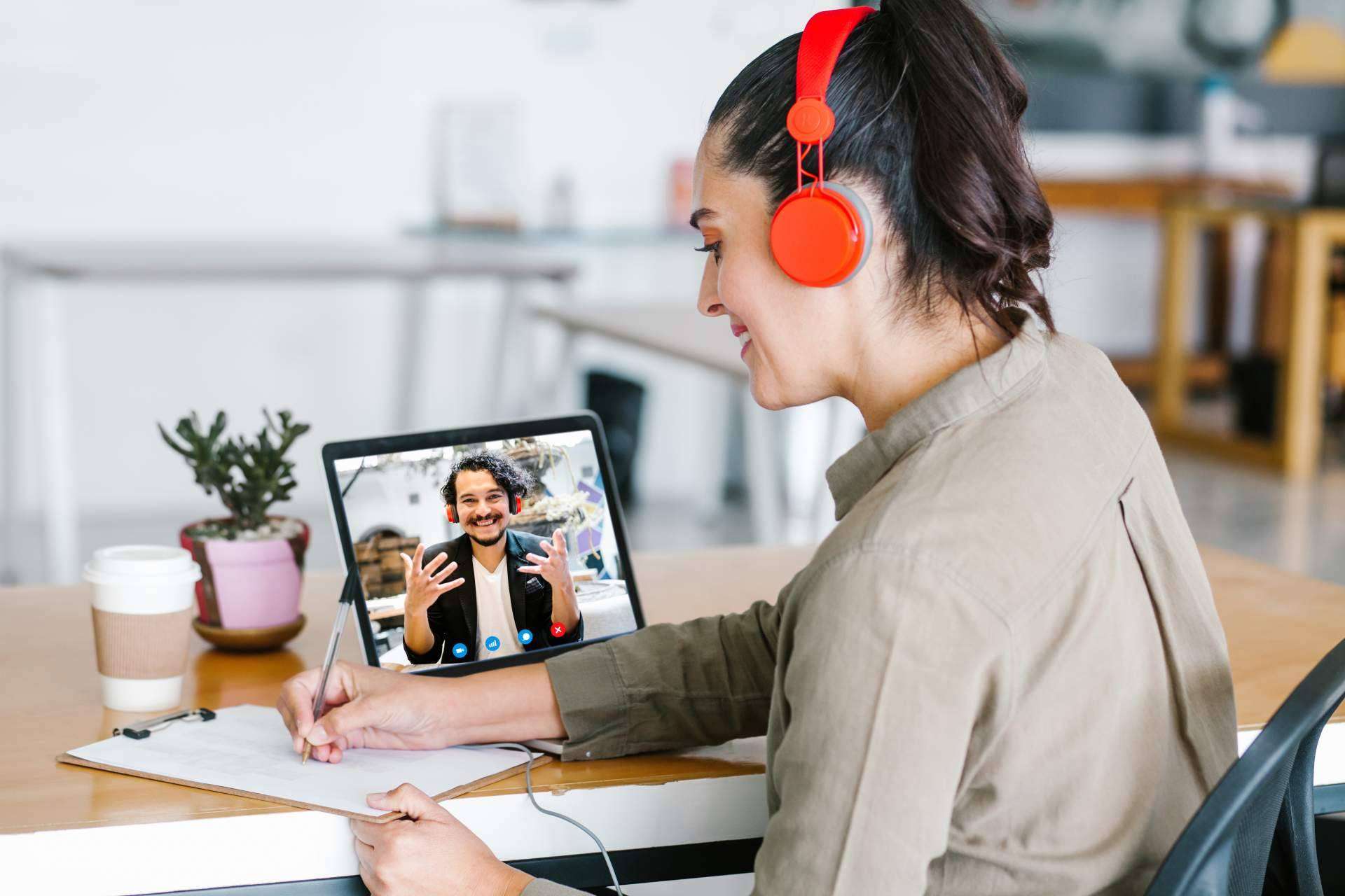 Optimizar el contacto con los usuarios, ganar en eficiencia y aumentar la satisfacción con el software de atención al cliente de LeadDesk