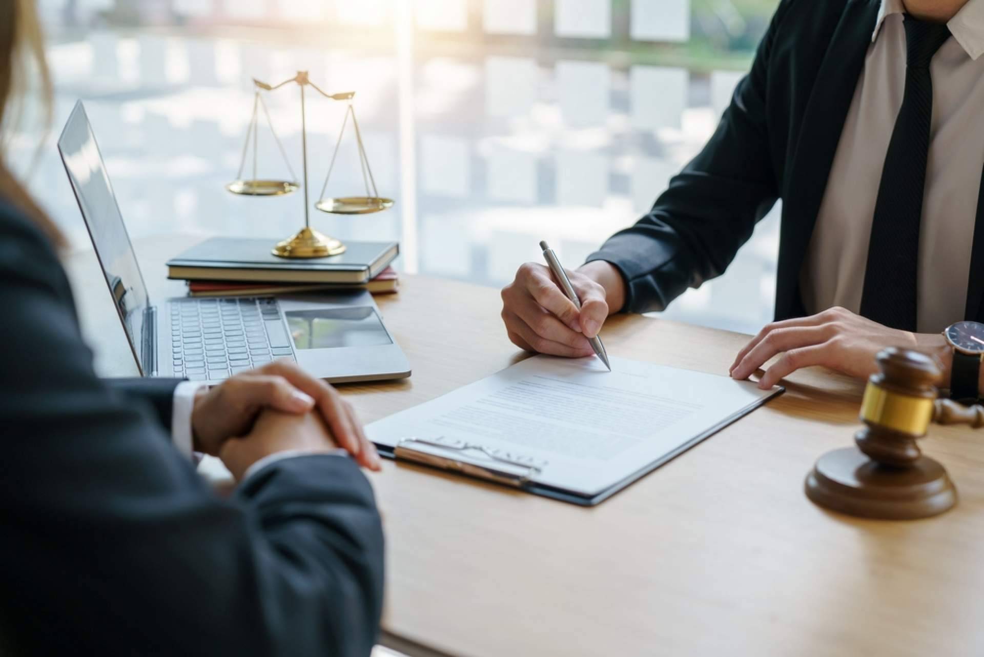 Convertirse en Perito Judicial en Valoración de Vehículos, con Surge