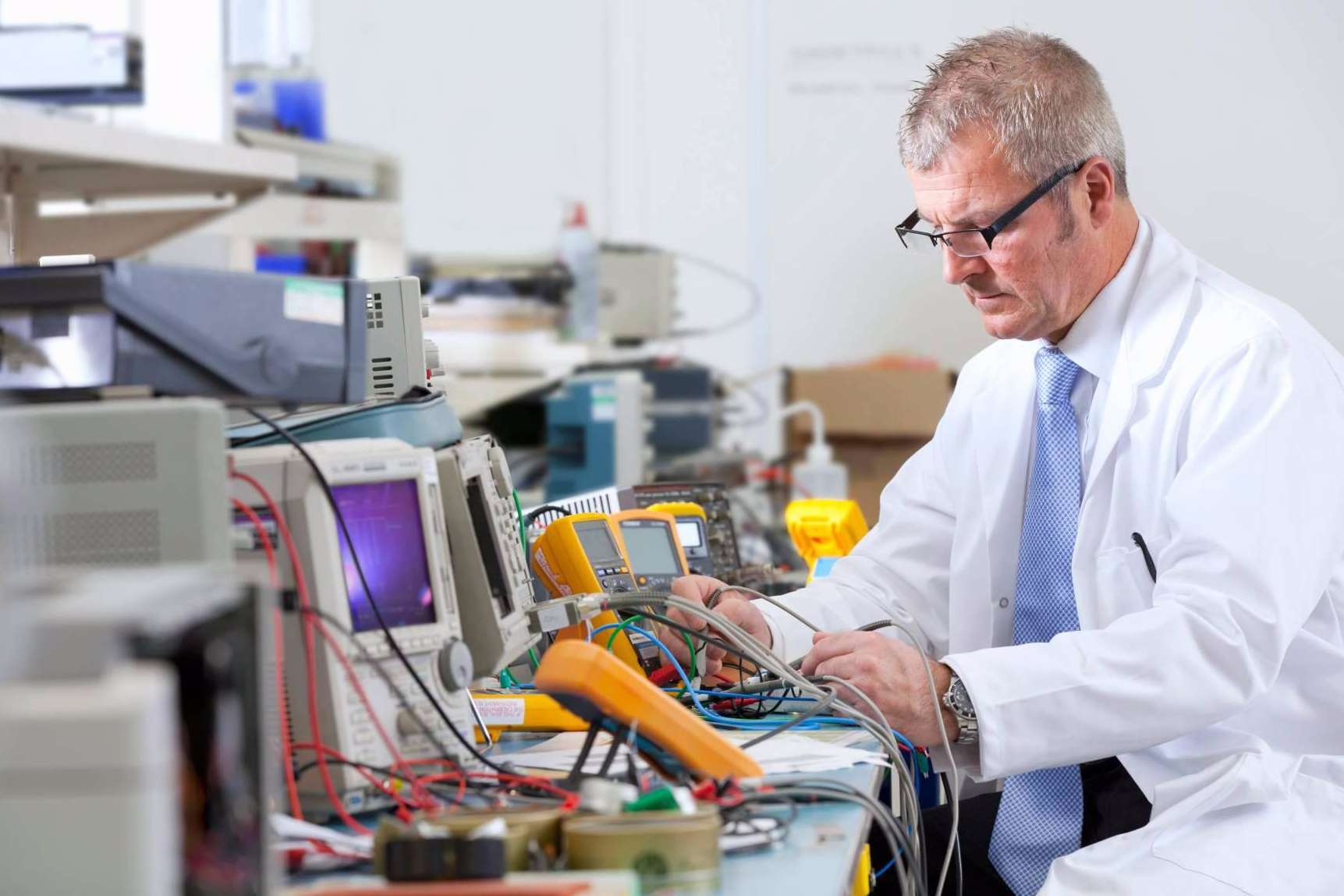 Reparación y venta de robots aspiradores en CD Mantenimiento Integral