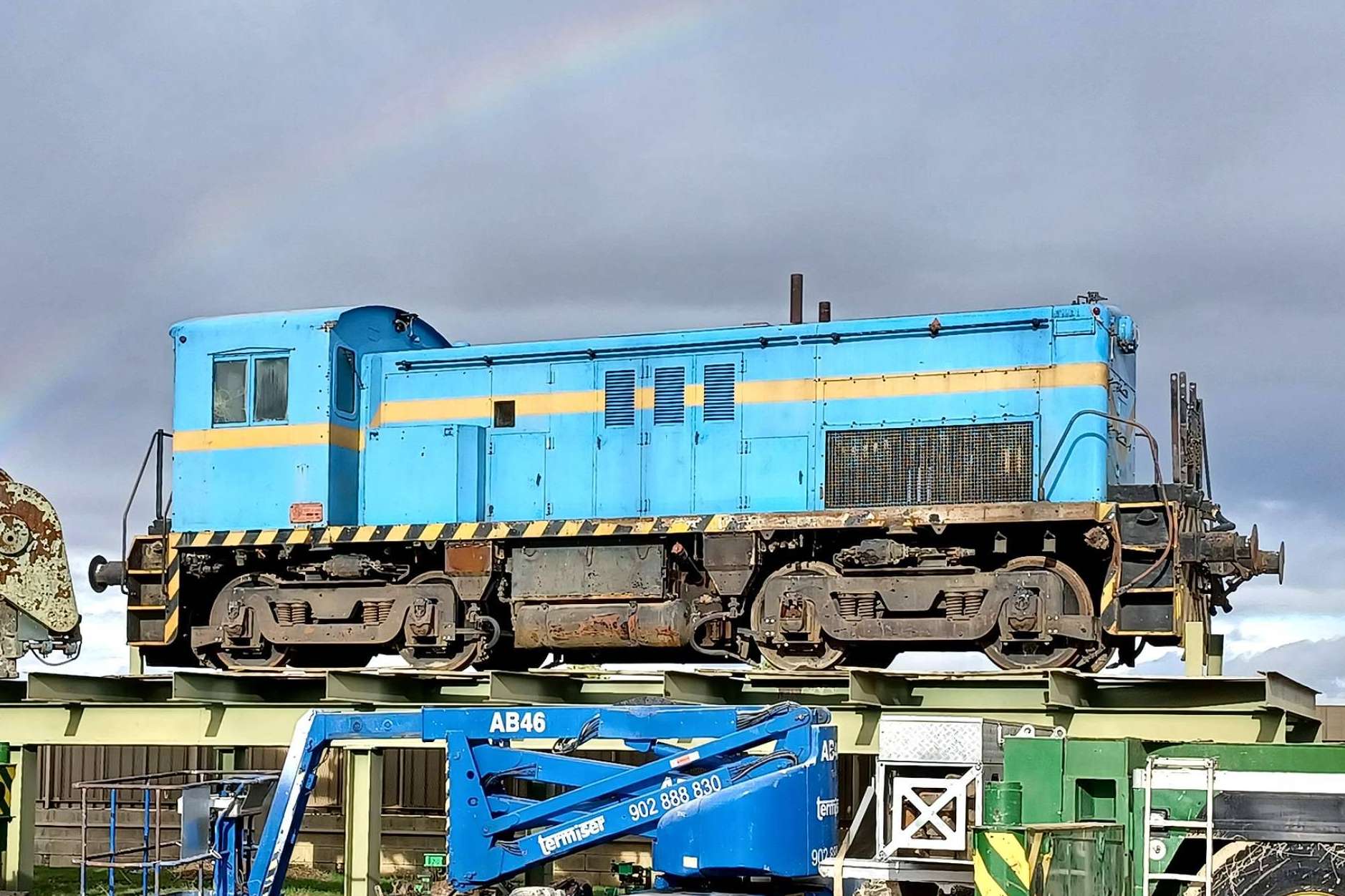 Una locomotora militar estadounidense preservada por la Fundación del Patrimonio Ferroviario