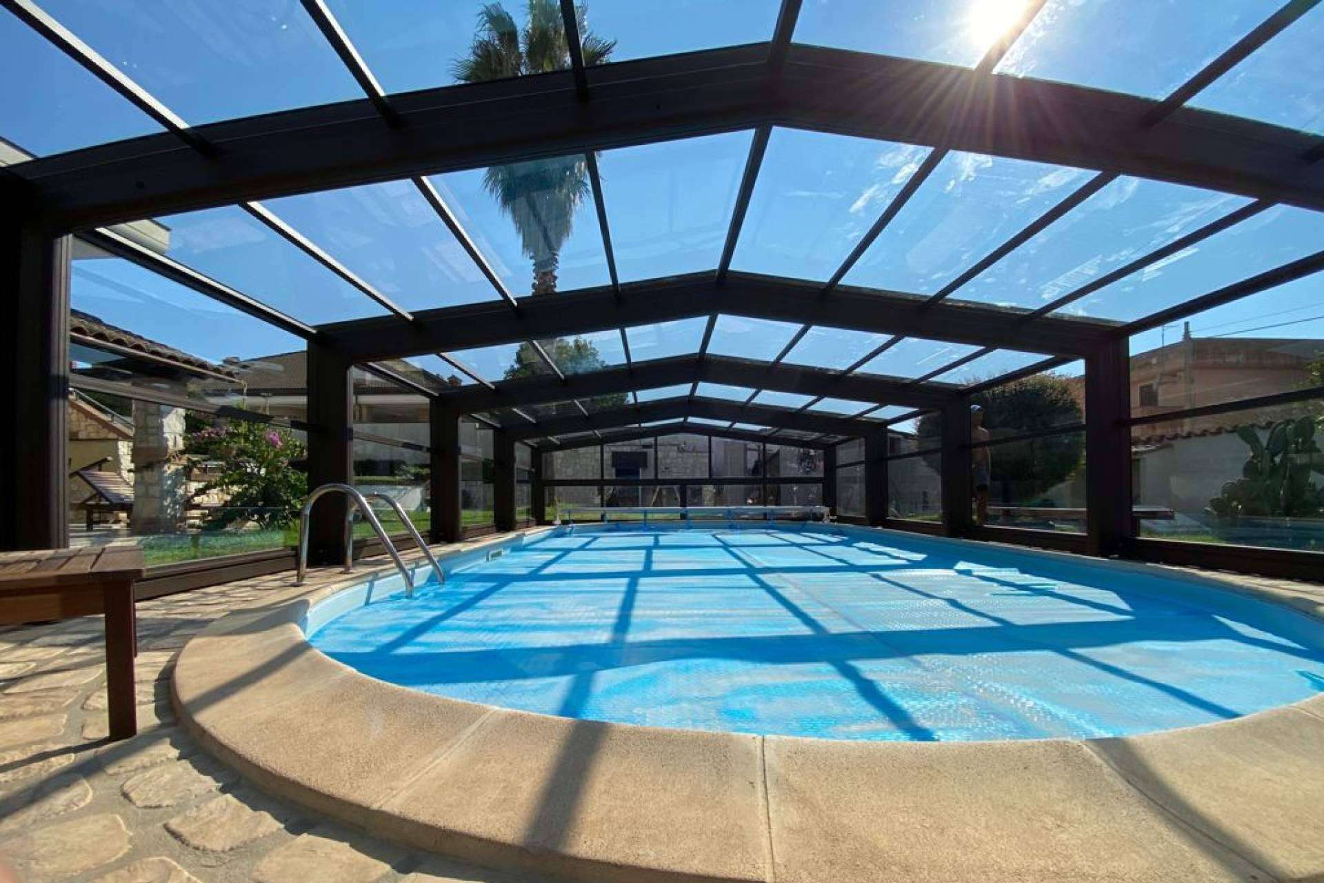 Comprar excelentes cubiertas para piscinas enterradas con el catálogo de COVERTTO