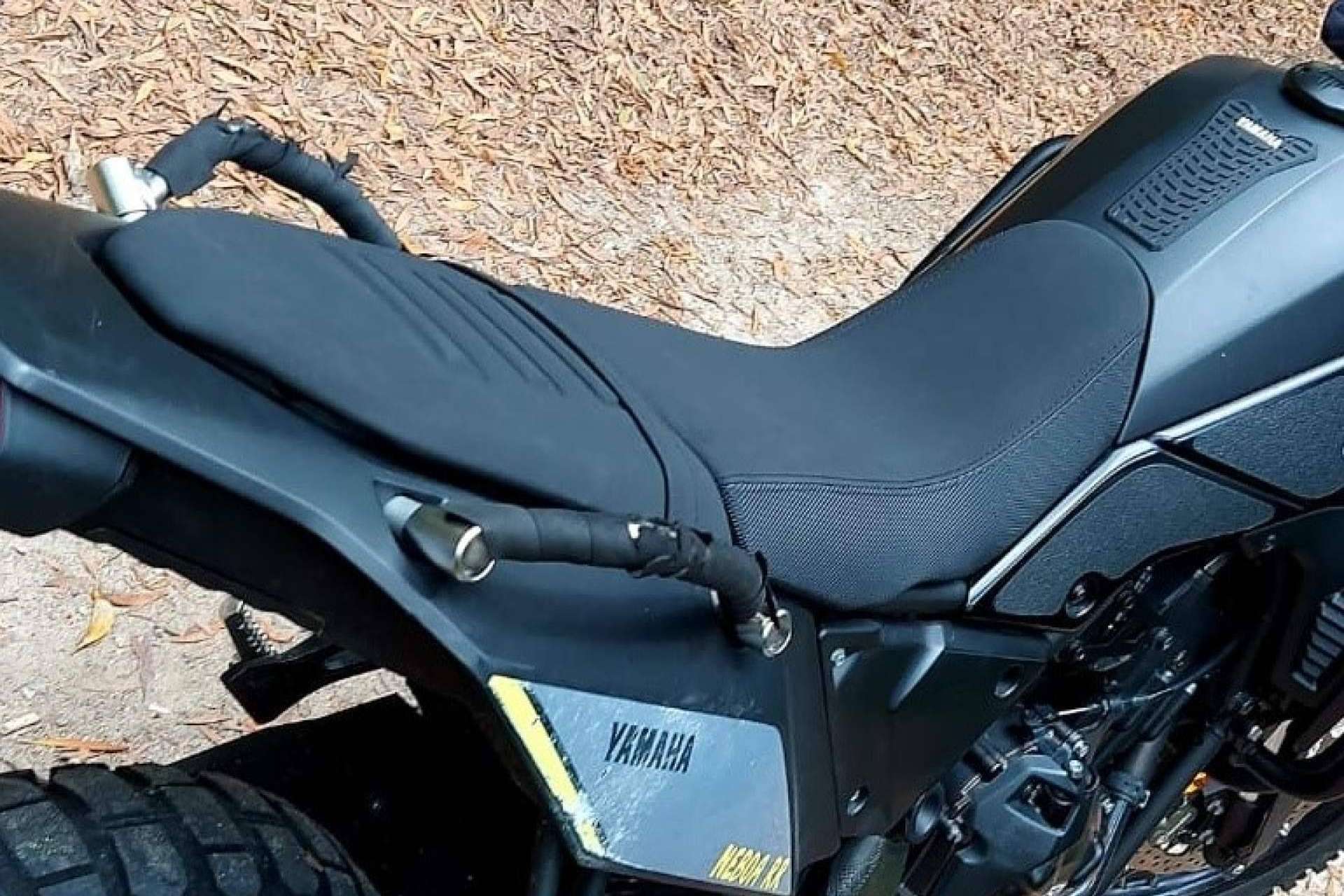 JM-FUNDAS dispone de un modelo de funda para moto negra