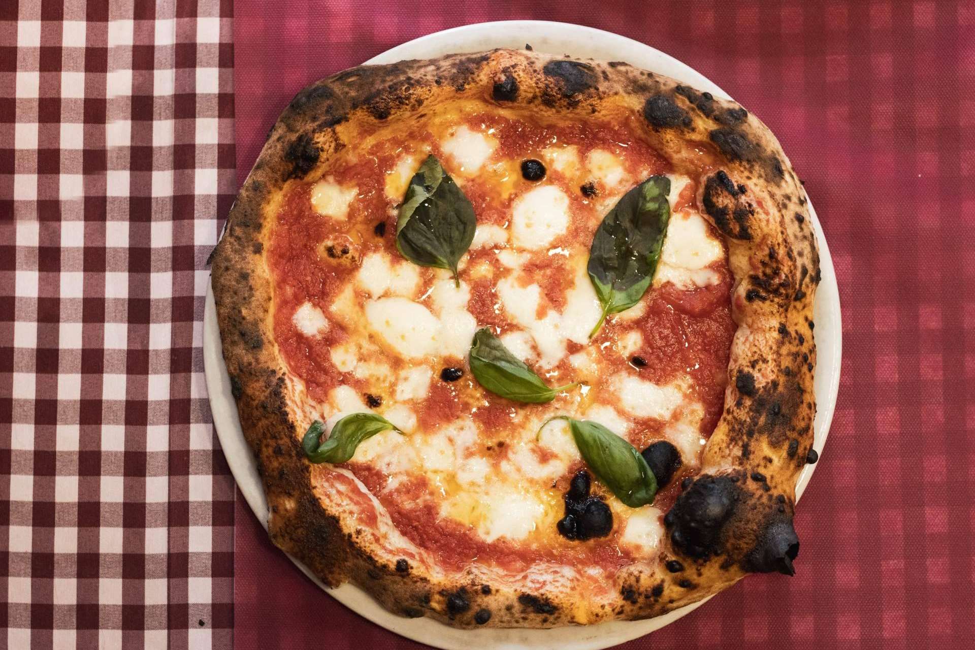 Spaccanapoli, visitar una auténtica pizzería napolitana en Barcelona