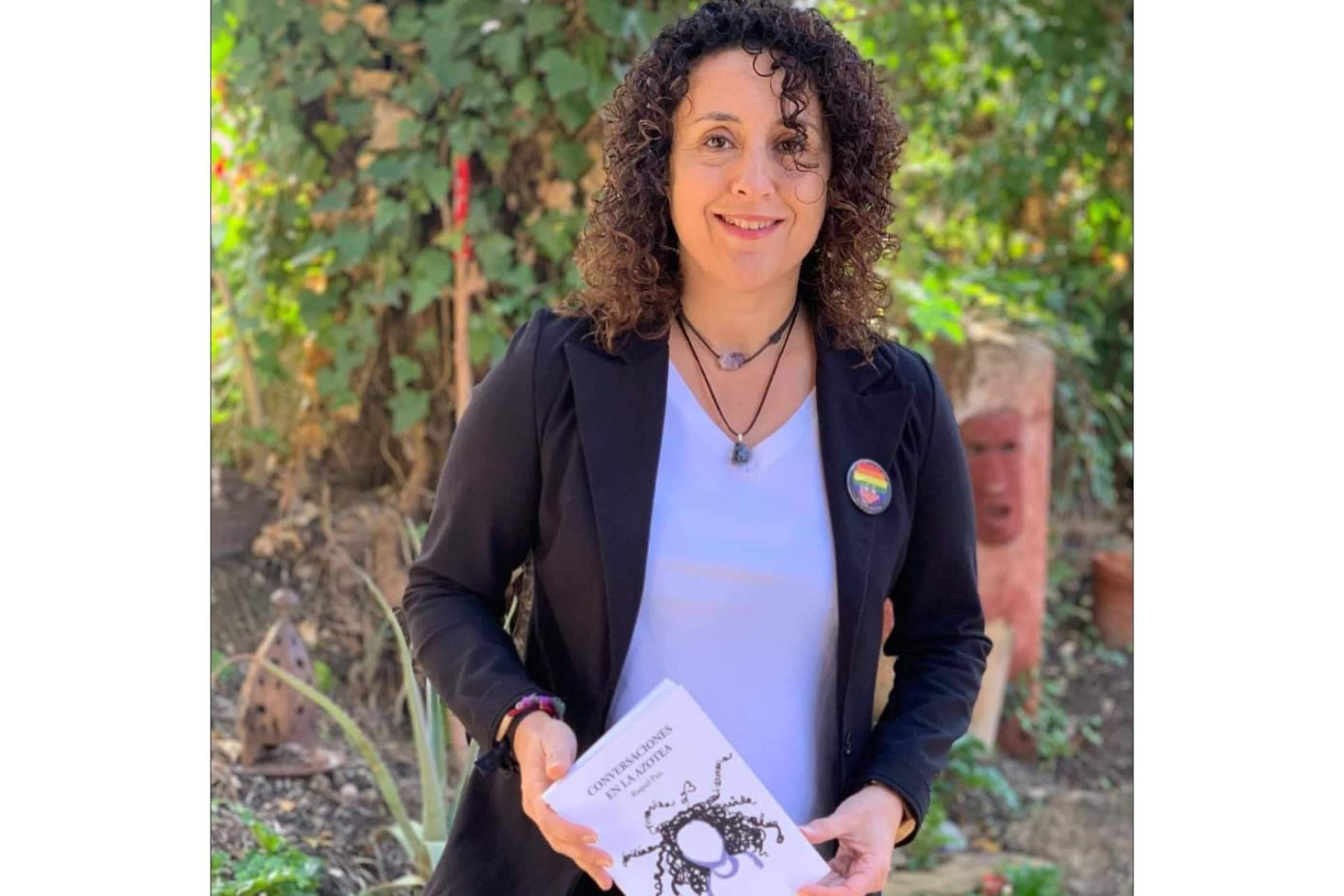 'Conversaciones en la azotea' de Raquel Paiz muestra su mundo interior y emocional