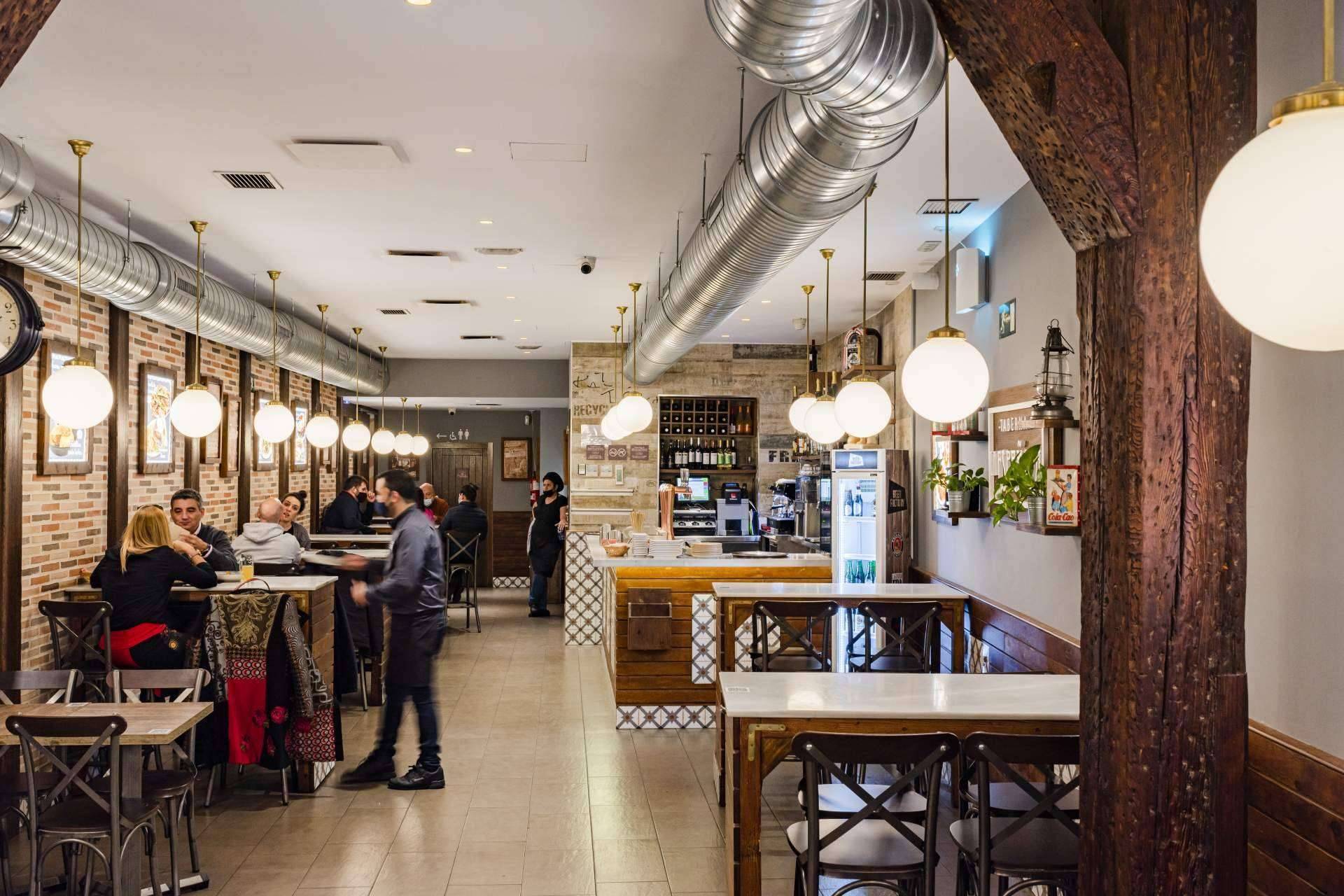 ¿Dónde se puede disfrutar de la gastronomía típica de España? La Taberna La Española