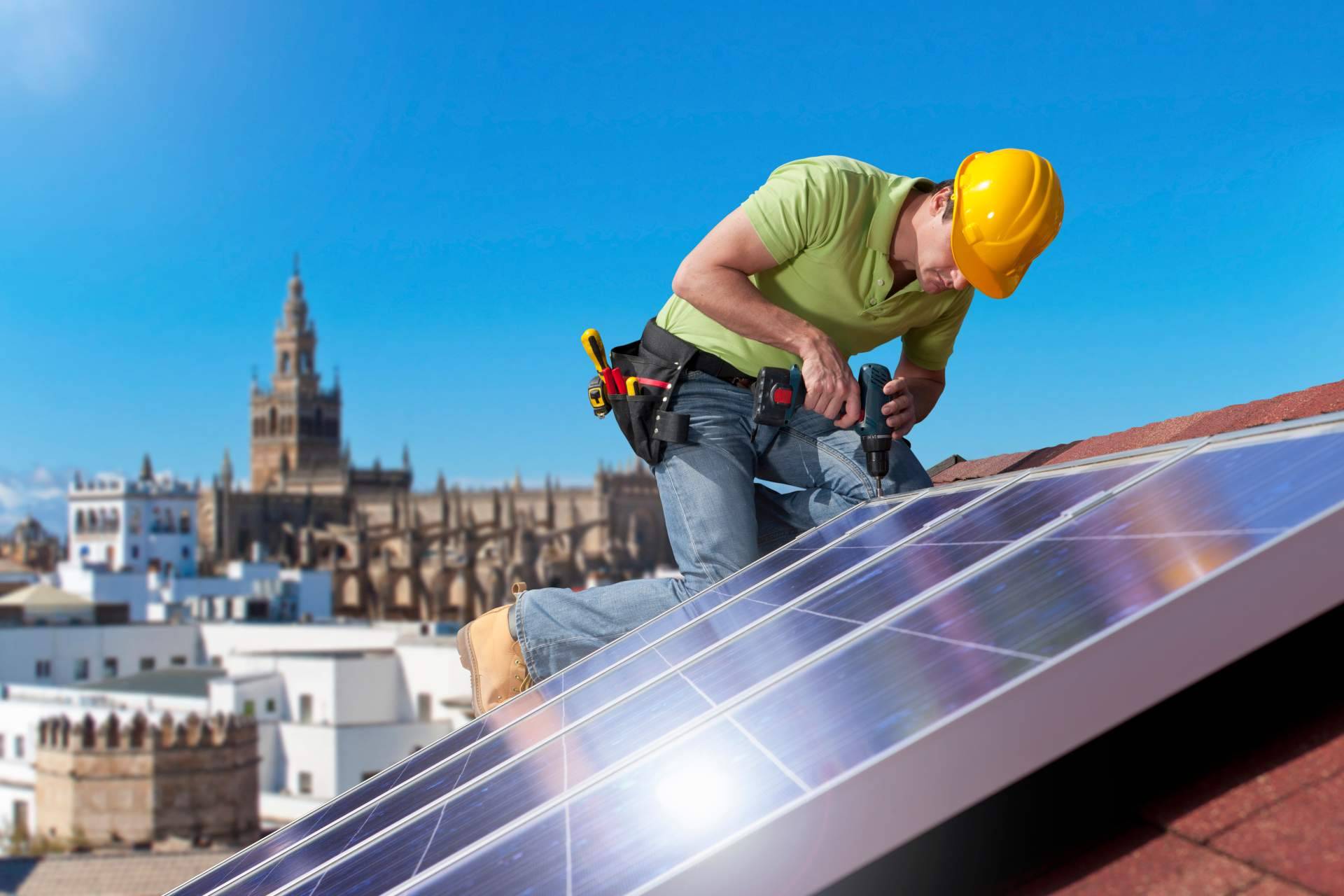 ¿Cómo poner placas solares en un solar para rentabilizar el espacio?