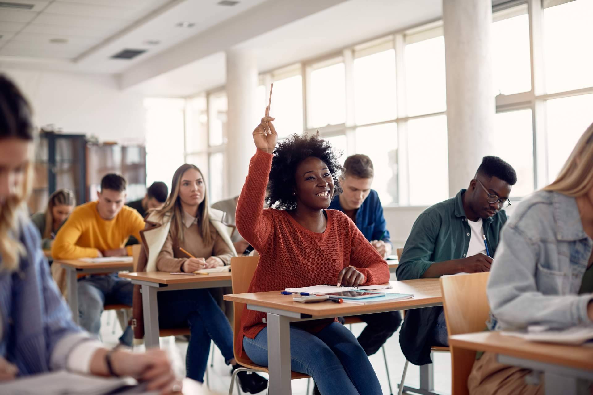 Ayuda Universitaria permiten resolver trabajos y pruebas de evaluación continua (PEC) a través de sus servicios