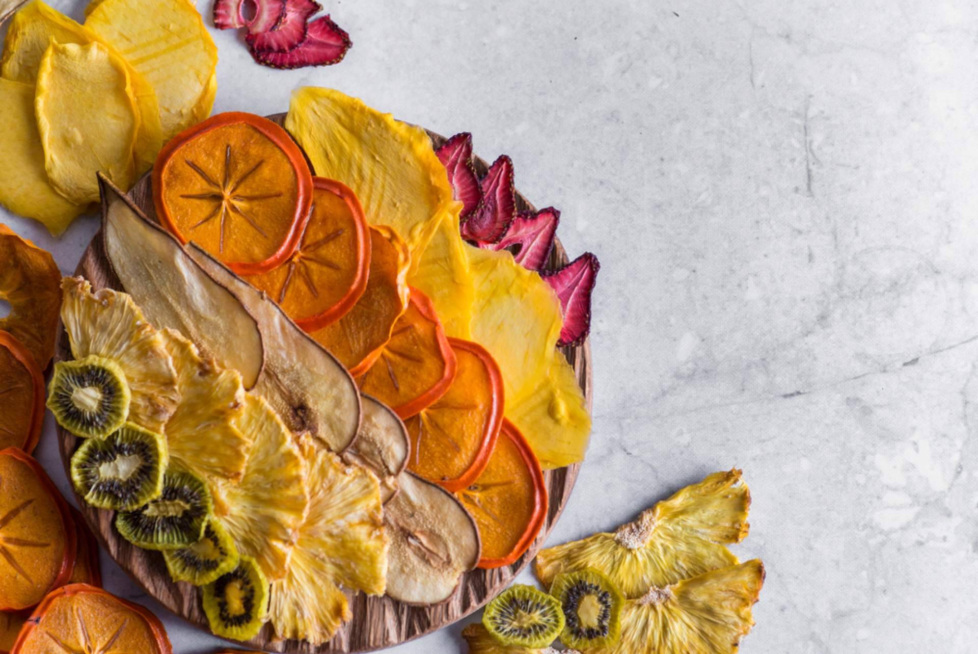 Consumir fruta deshidratada para mantener una alimentación saludable