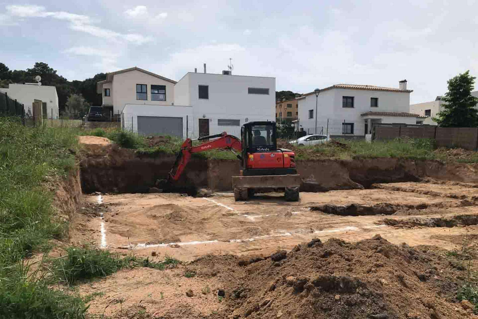 Cuáles son las claves de los movimientos de tierra en Girona dentro de una obra, por Containers Morales